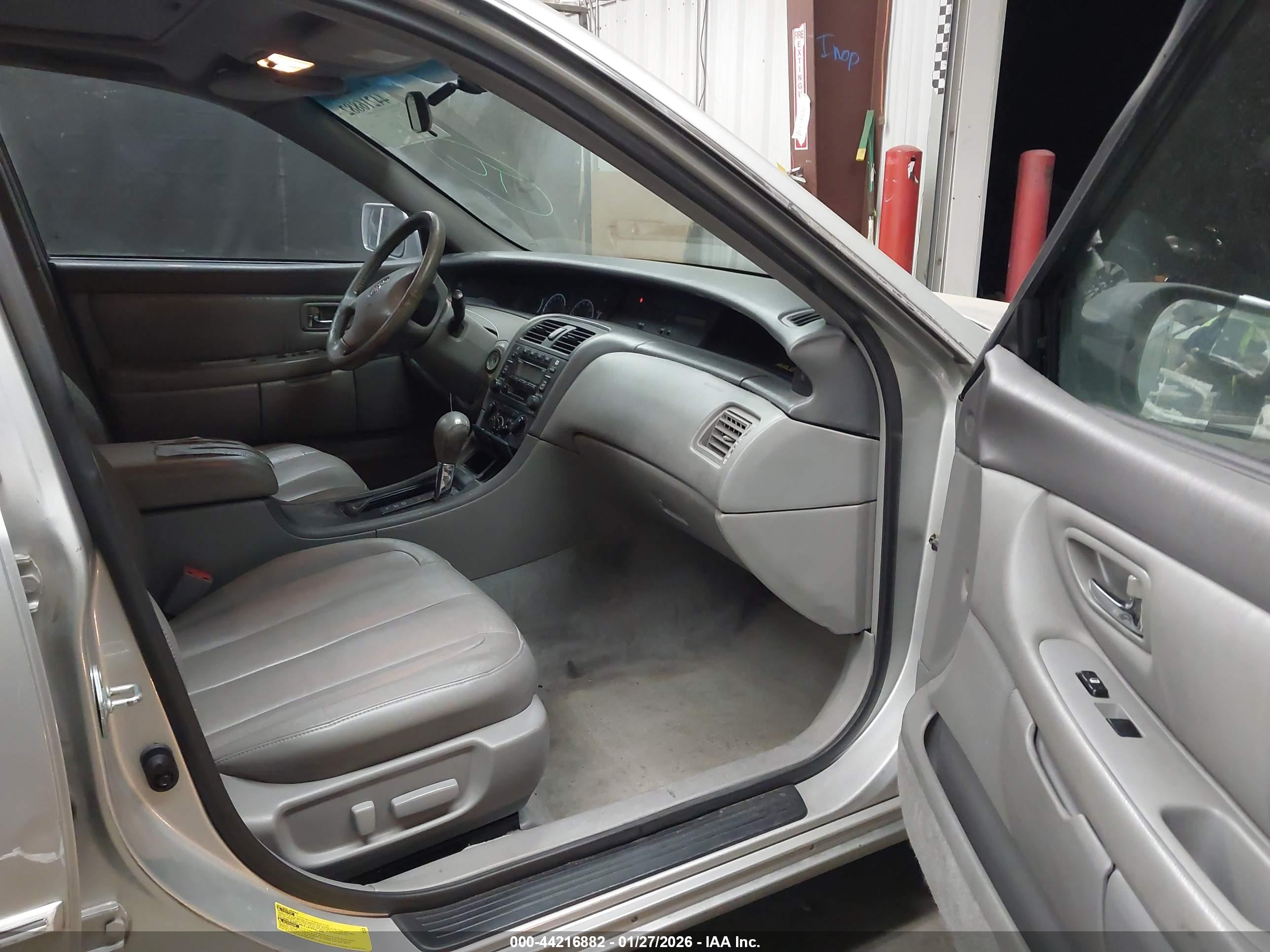 TOYOTA AVALON image 5