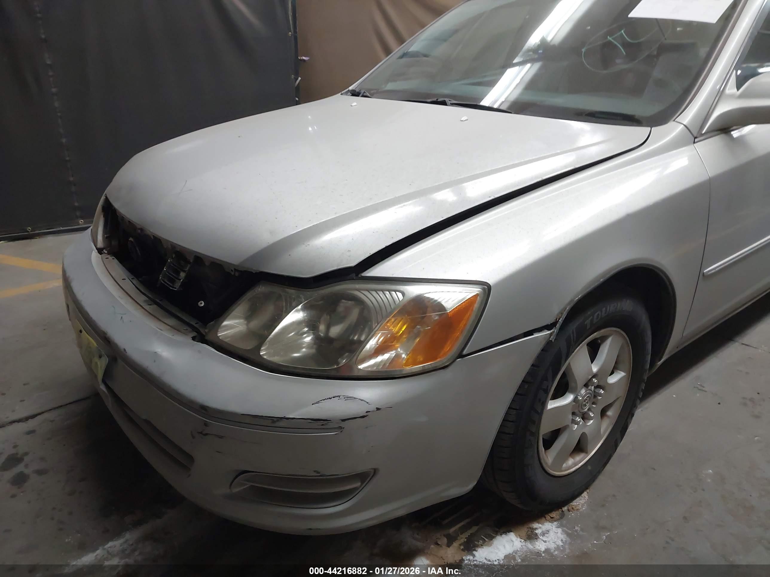 TOYOTA AVALON image 6