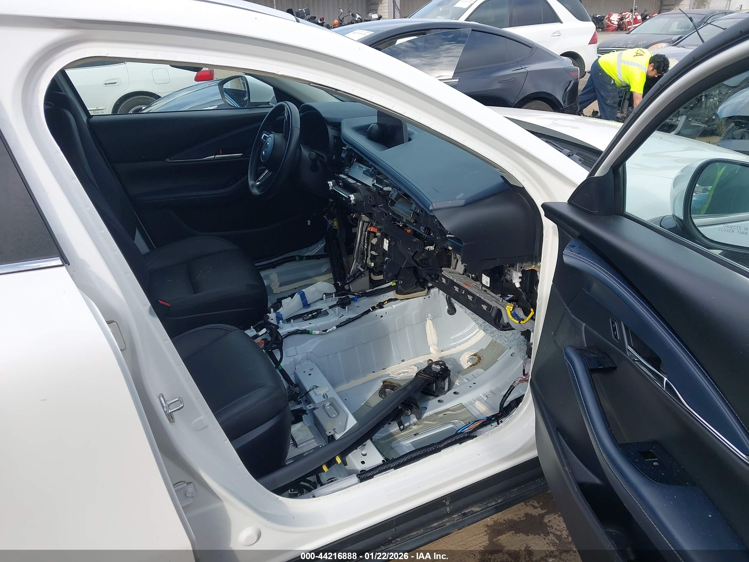 MAZDA CX-30 image 5