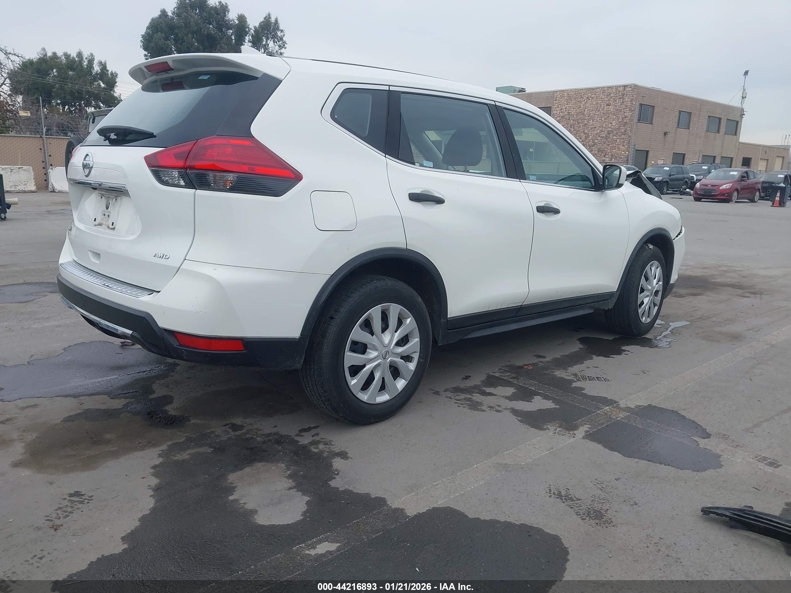 NISSAN ROGUE image 4