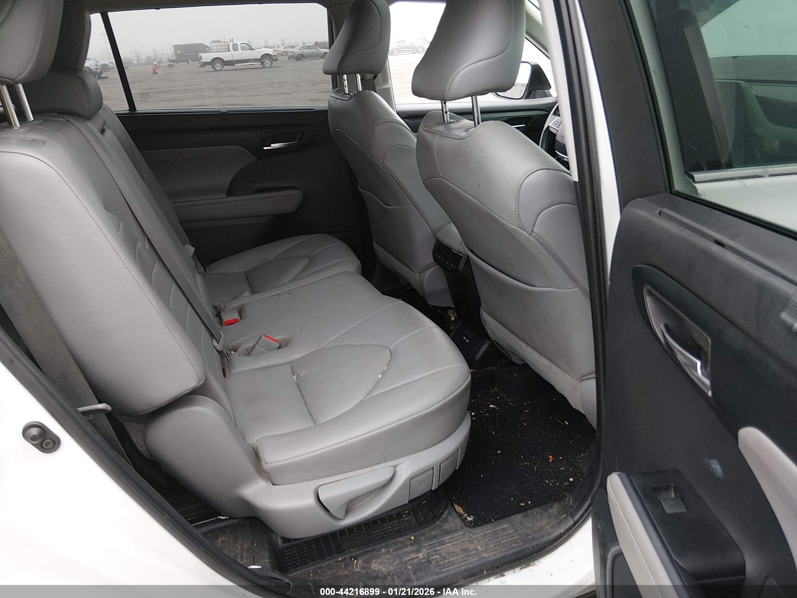 TOYOTA HIGHLANDER image 8