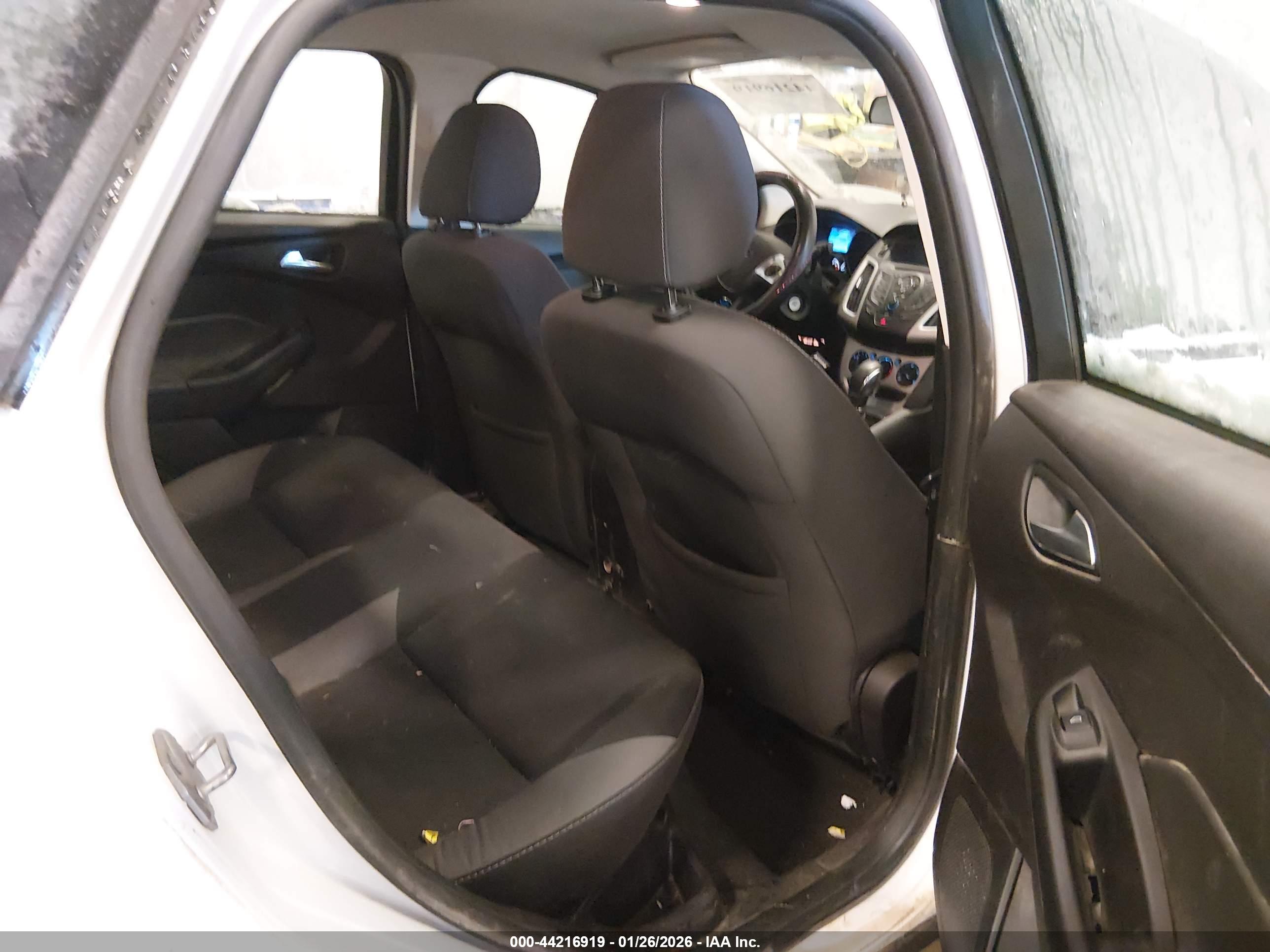 FORD FOCUS image 8