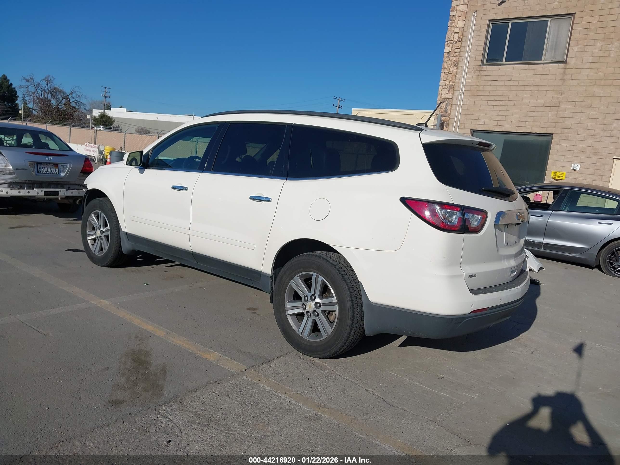 CHEVROLET TRAVERSE image 3