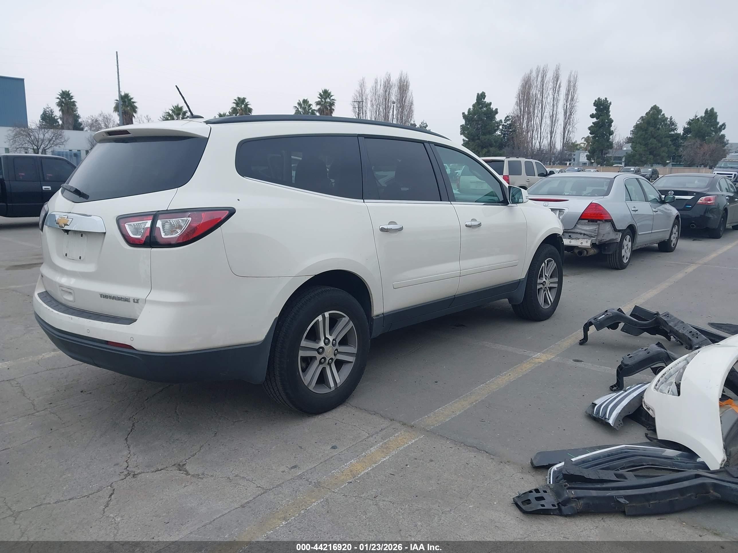 CHEVROLET TRAVERSE image 4