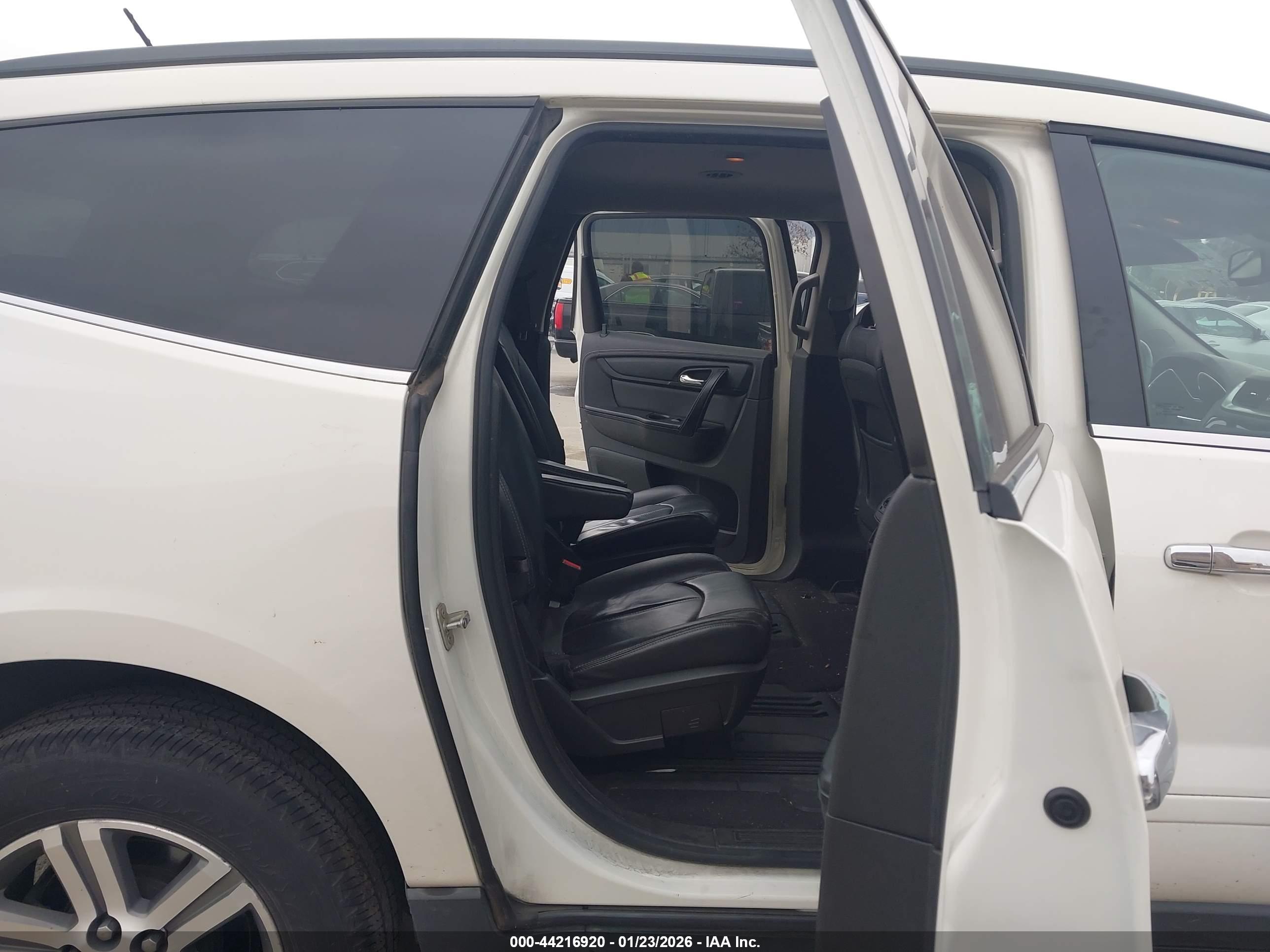 CHEVROLET TRAVERSE image 8