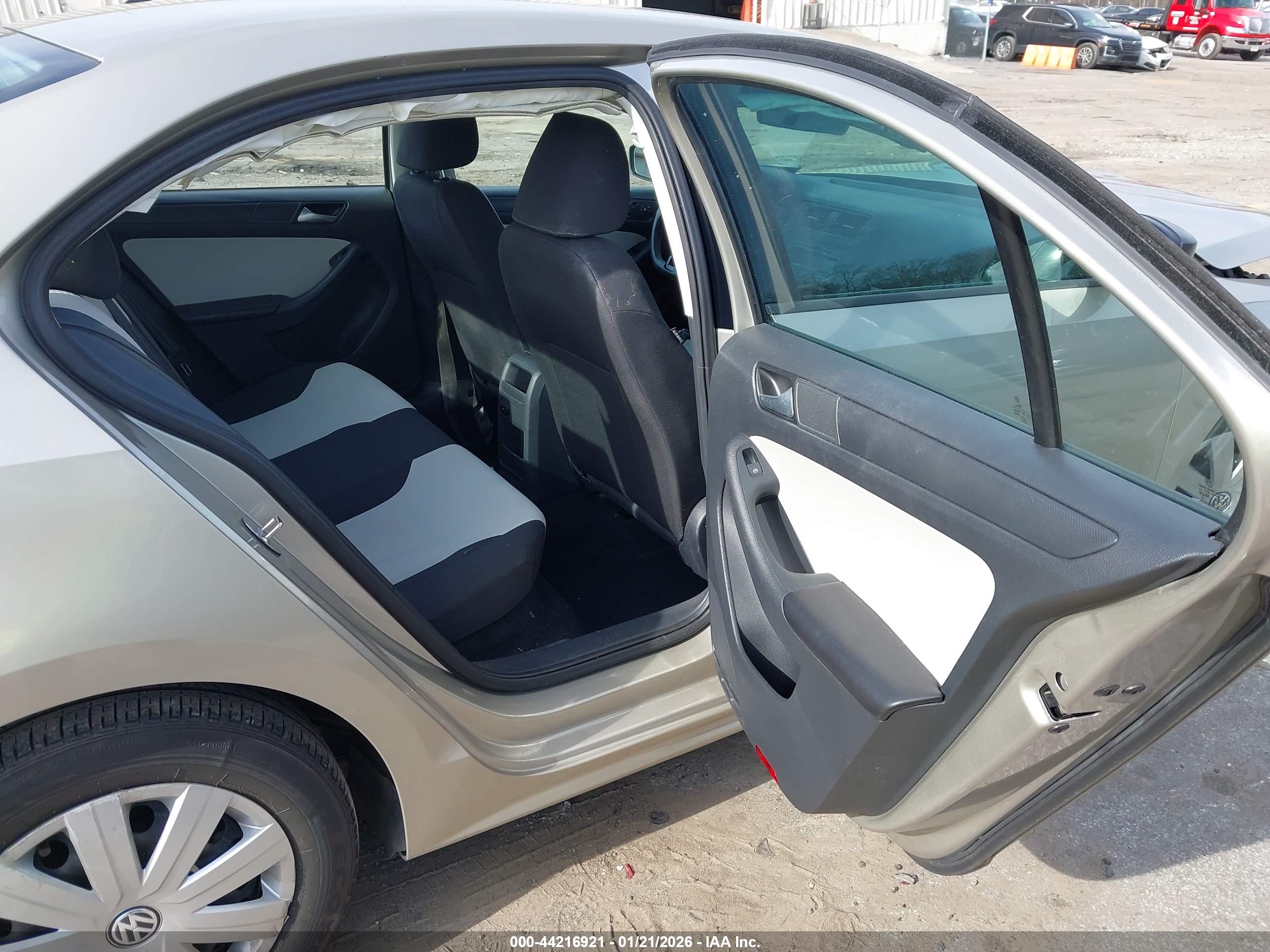 VOLKSWAGEN JETTA image 8