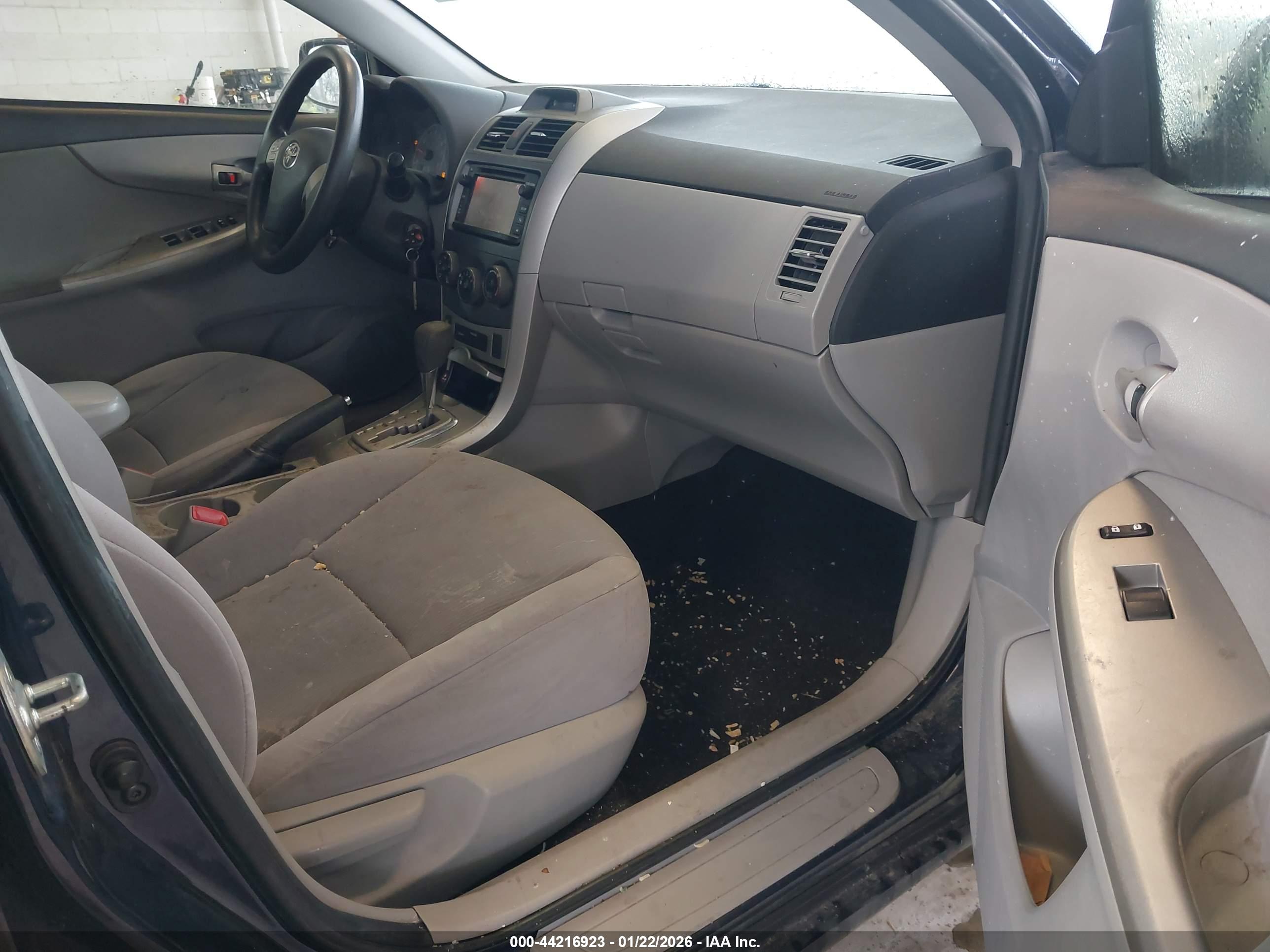 TOYOTA COROLLA image 5
