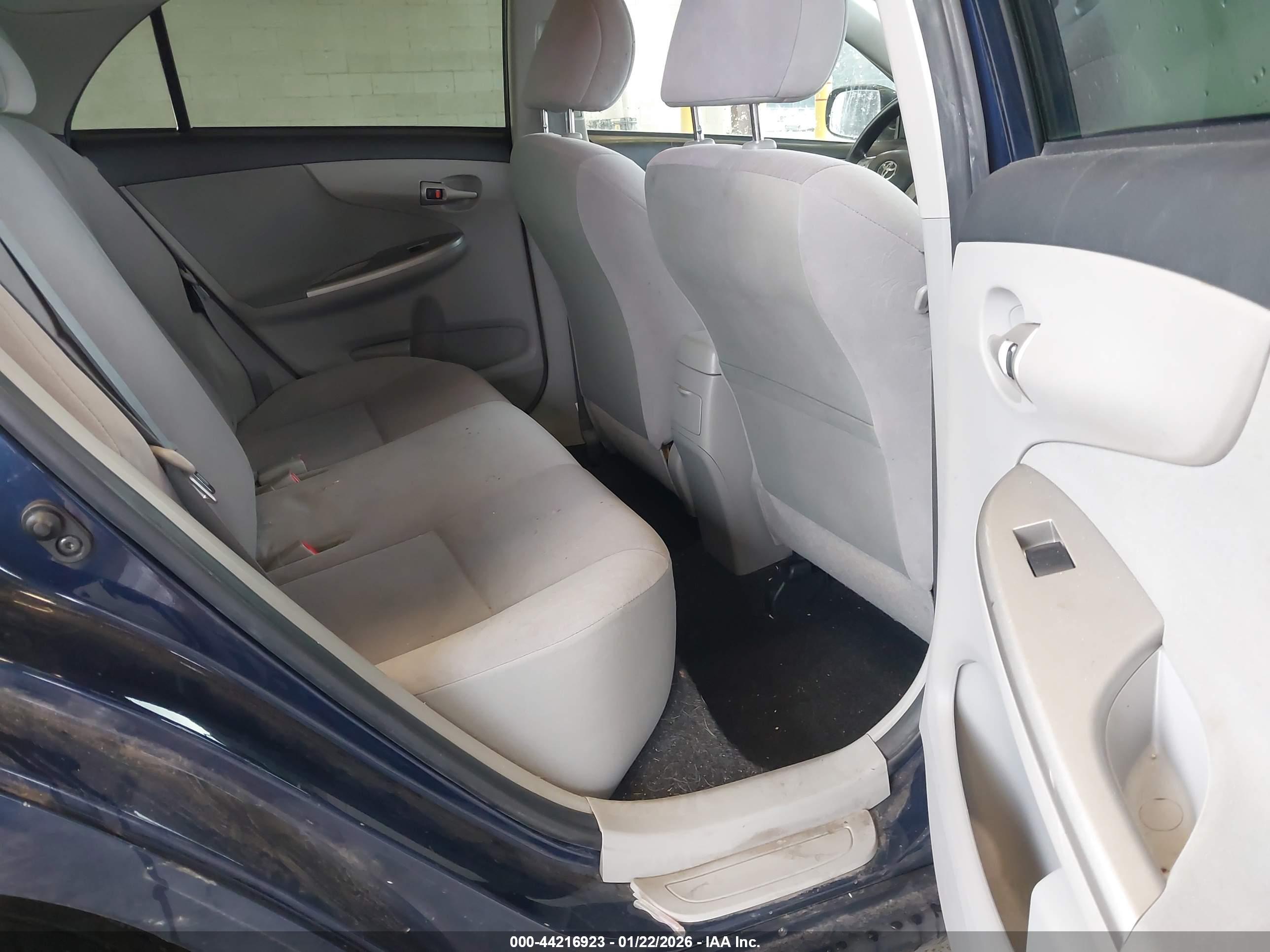 TOYOTA COROLLA image 8