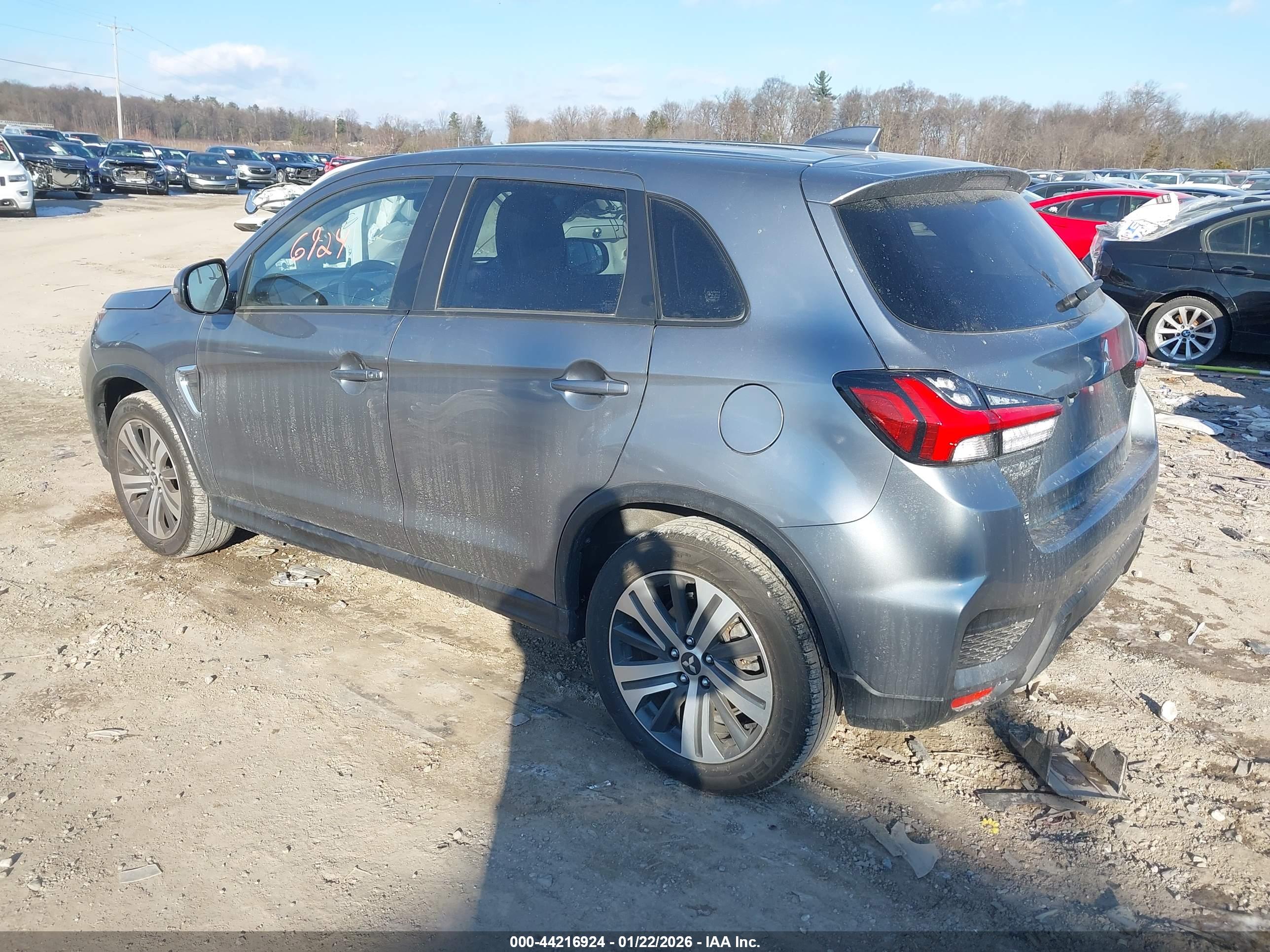 MITSUBISHI OUTLANDER image 3