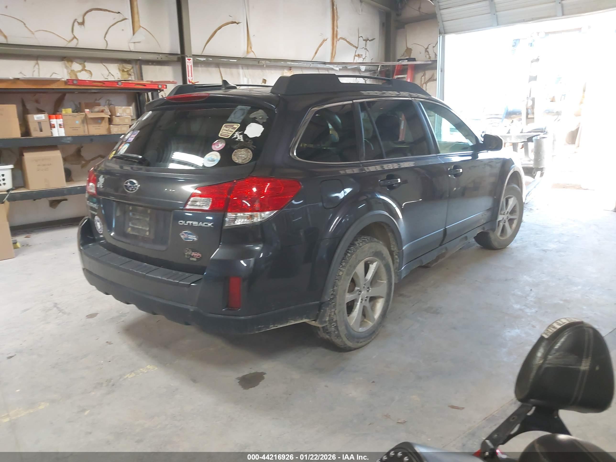 SUBARU OUTBACK image 4