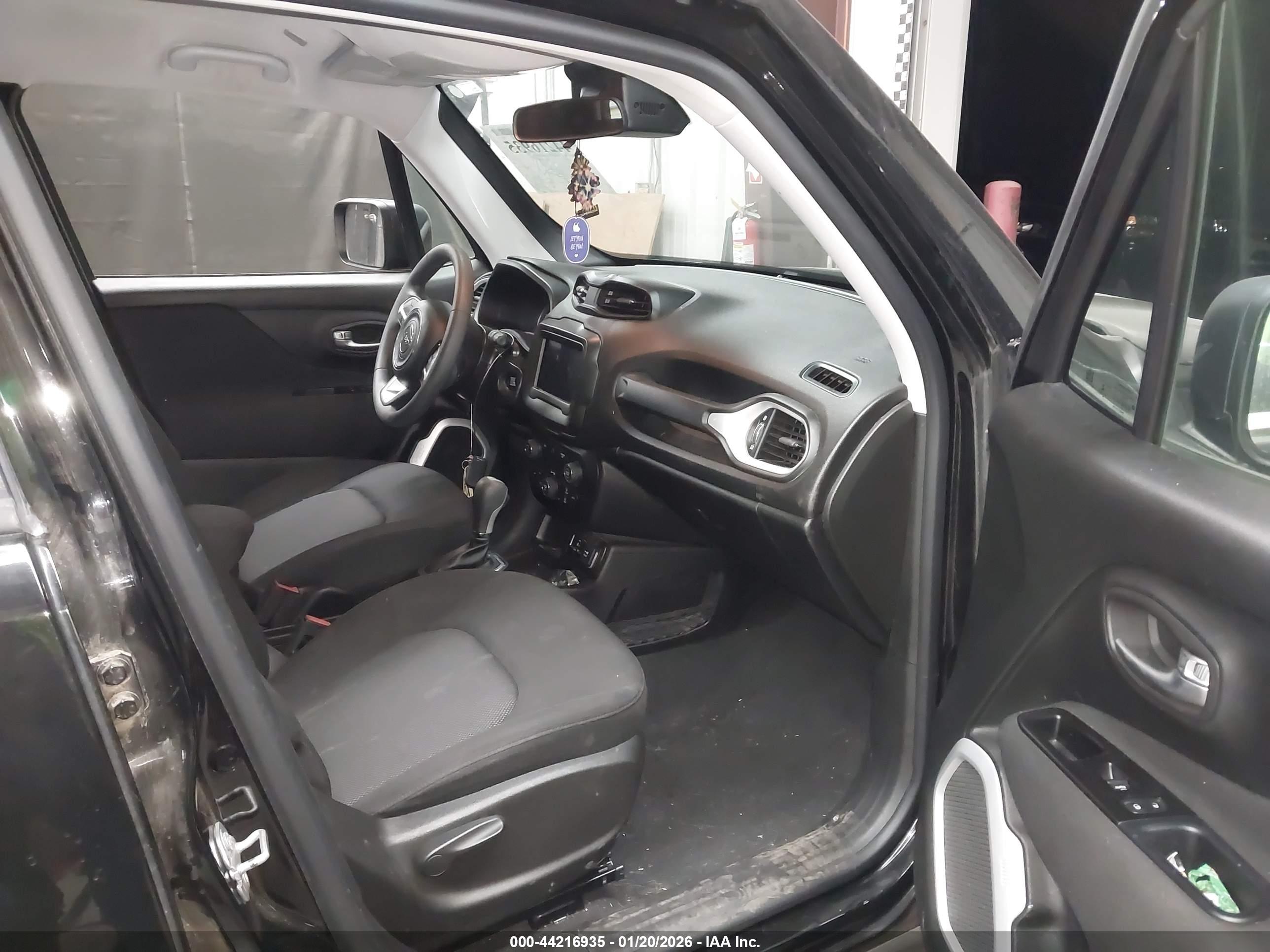 JEEP RENEGADE image 5