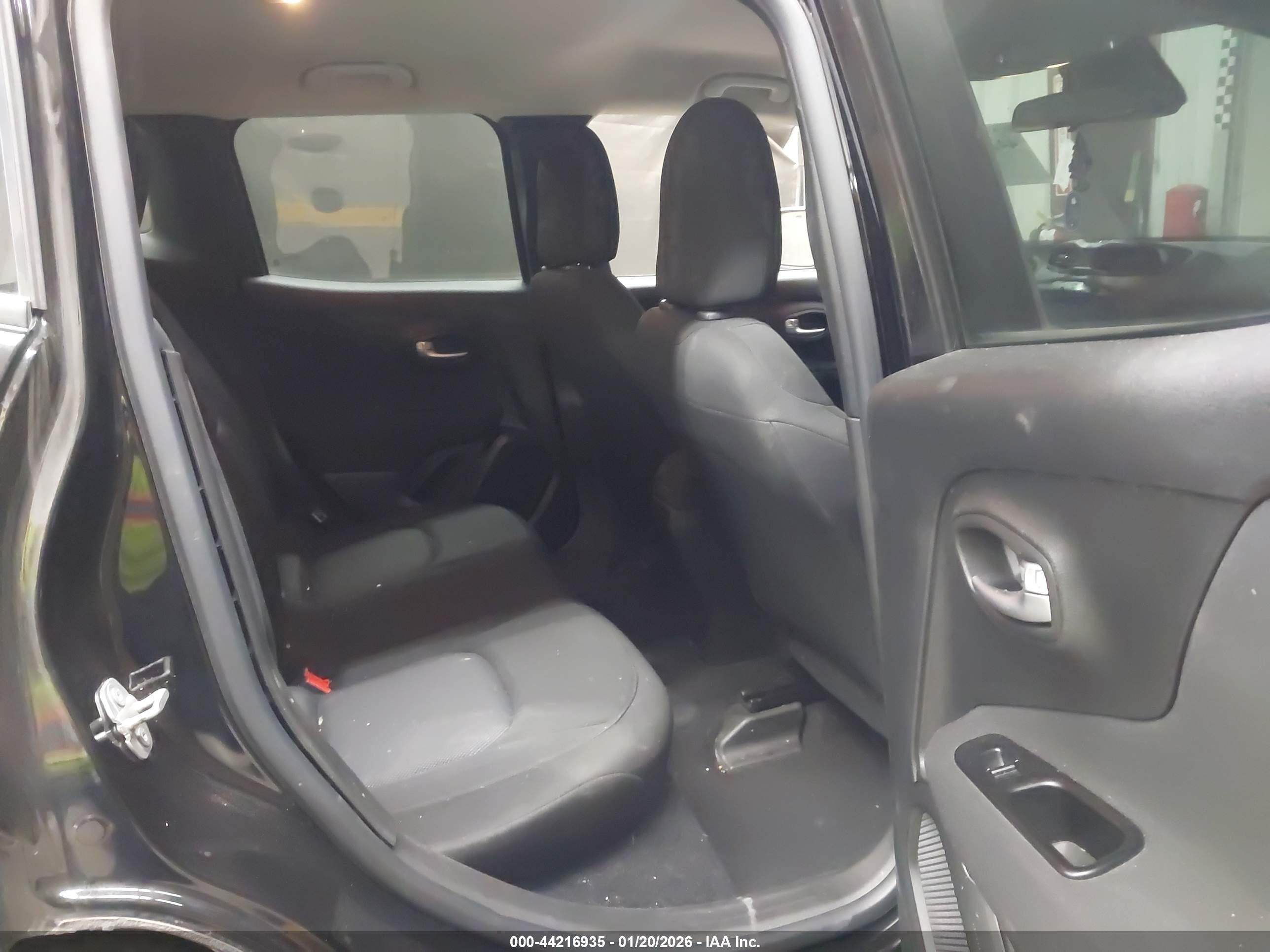 JEEP RENEGADE image 8