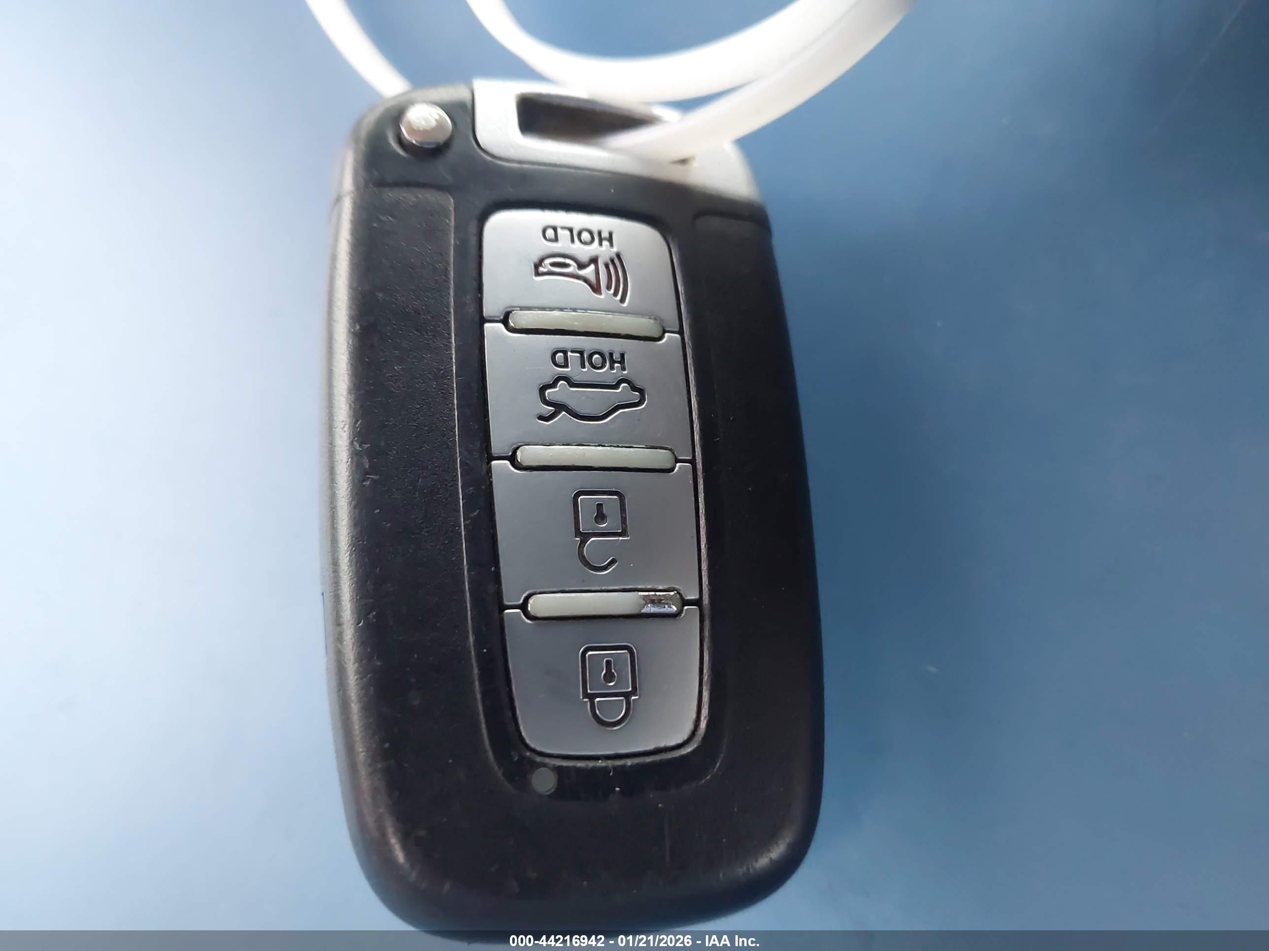 HYUNDAI GENESIS image 11