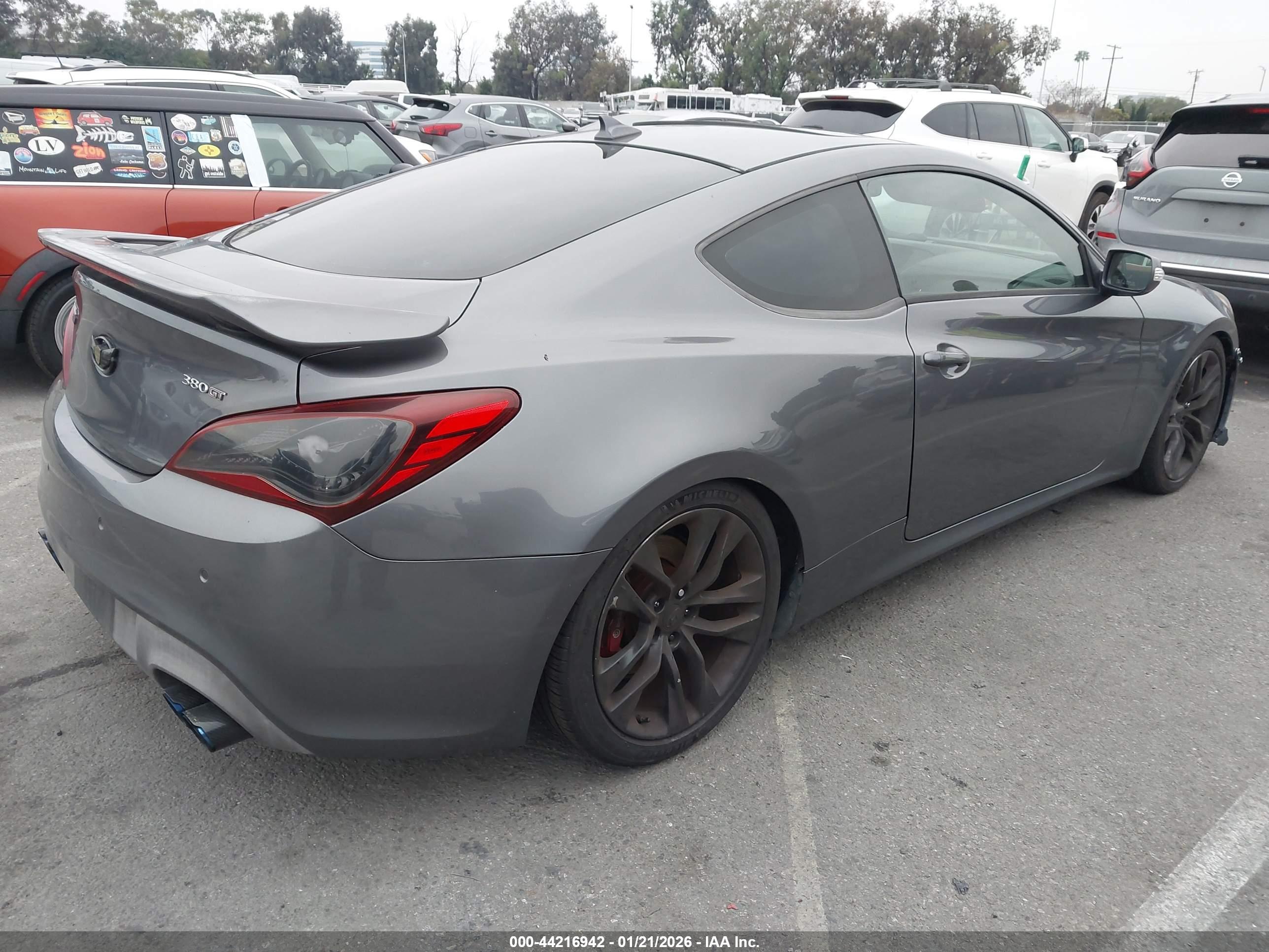 HYUNDAI GENESIS image 4