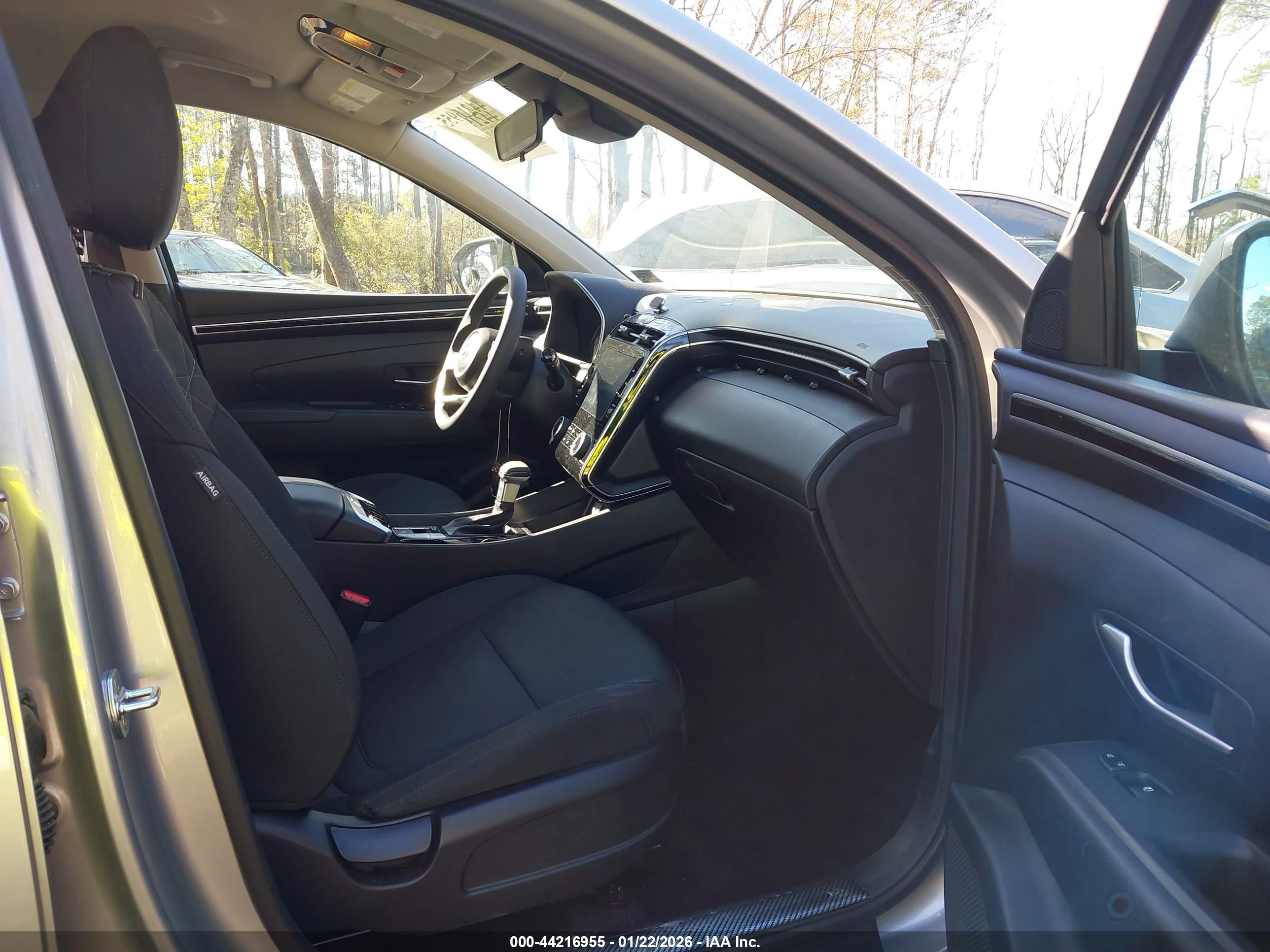 HYUNDAI TUCSON image 5