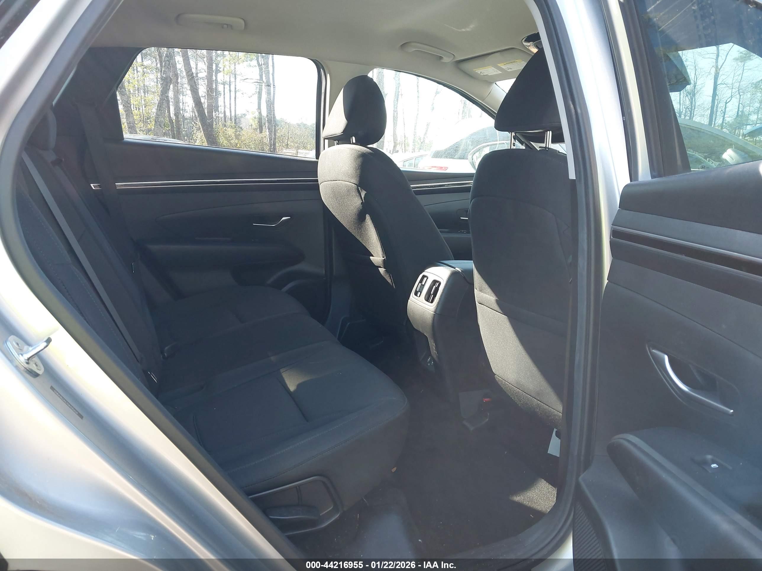 HYUNDAI TUCSON image 8
