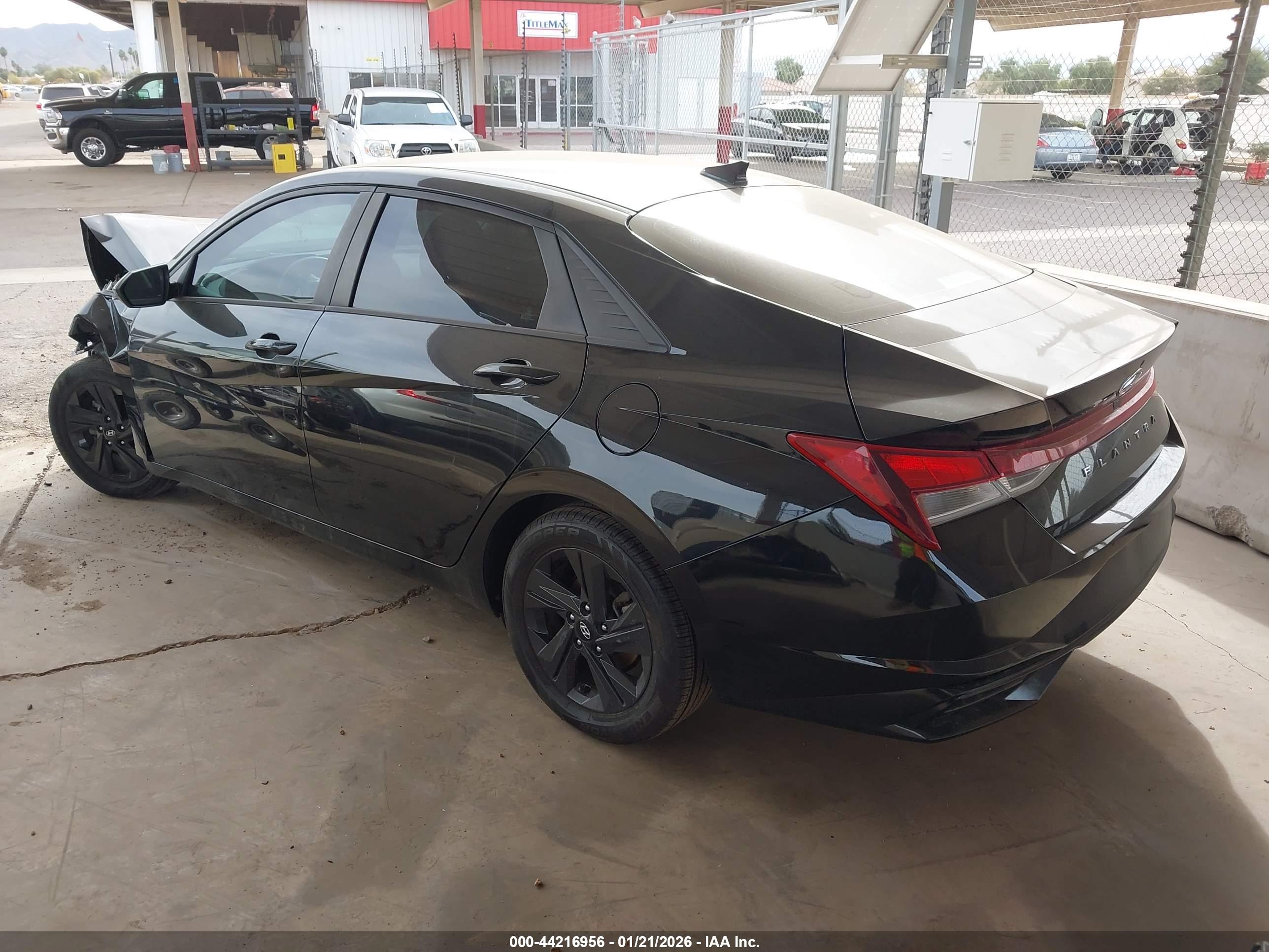 HYUNDAI ELANTRA image 3