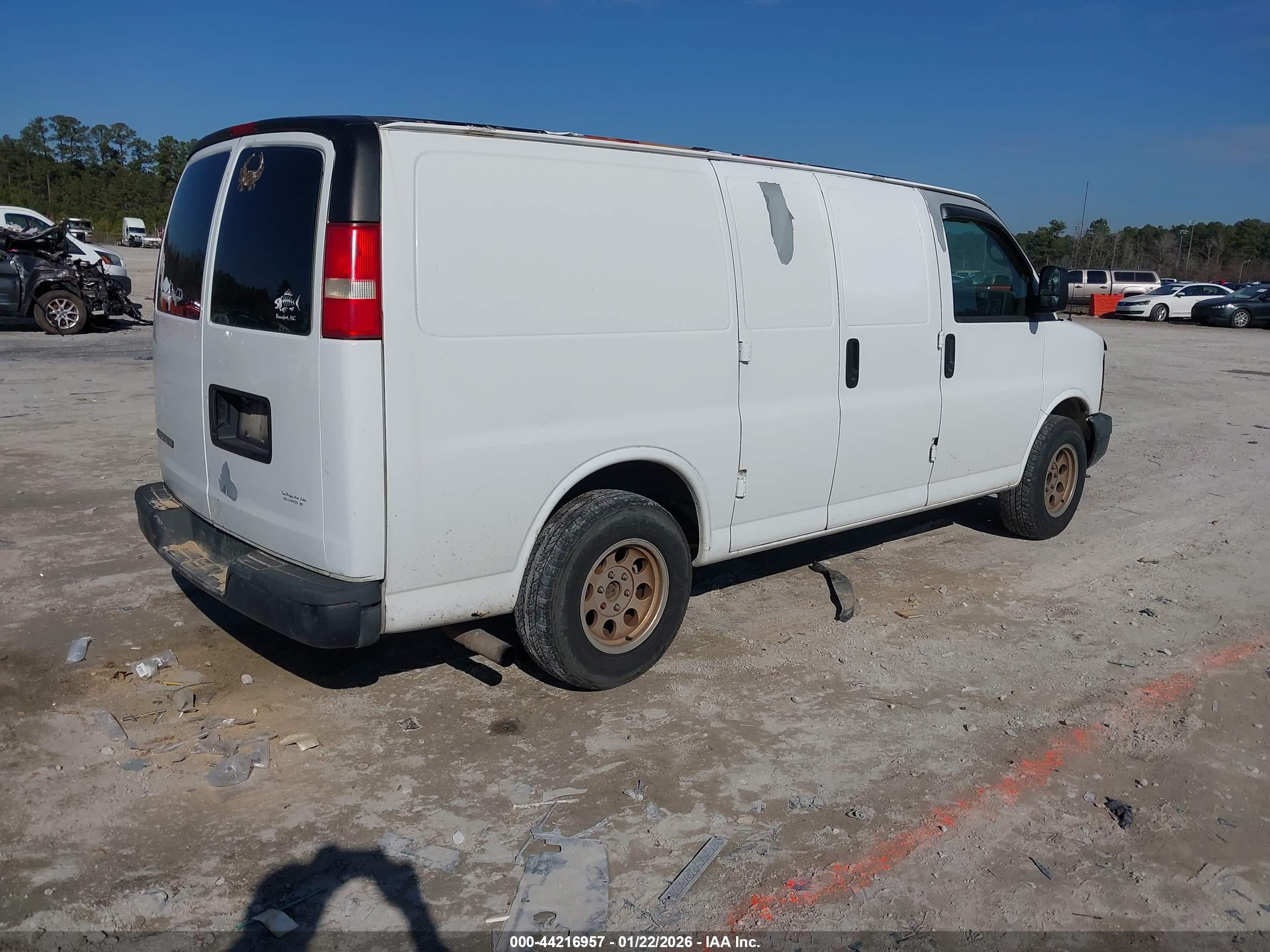 CHEVROLET EXPRESS image 4