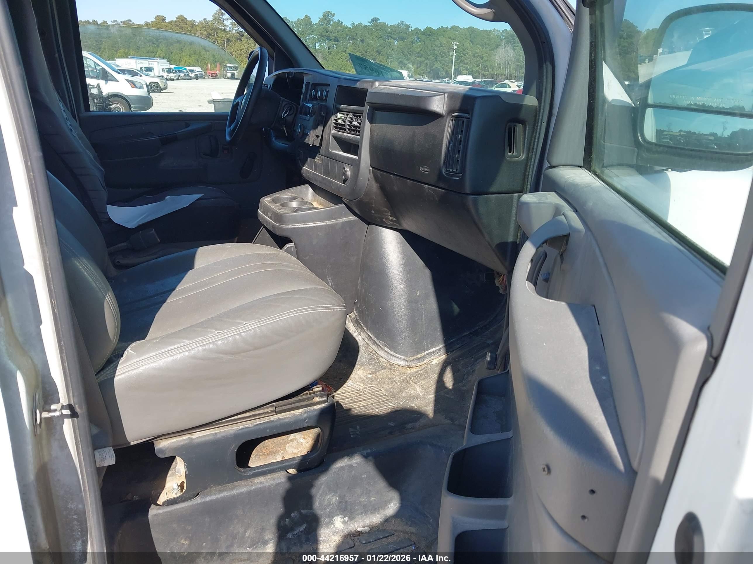 CHEVROLET EXPRESS image 5