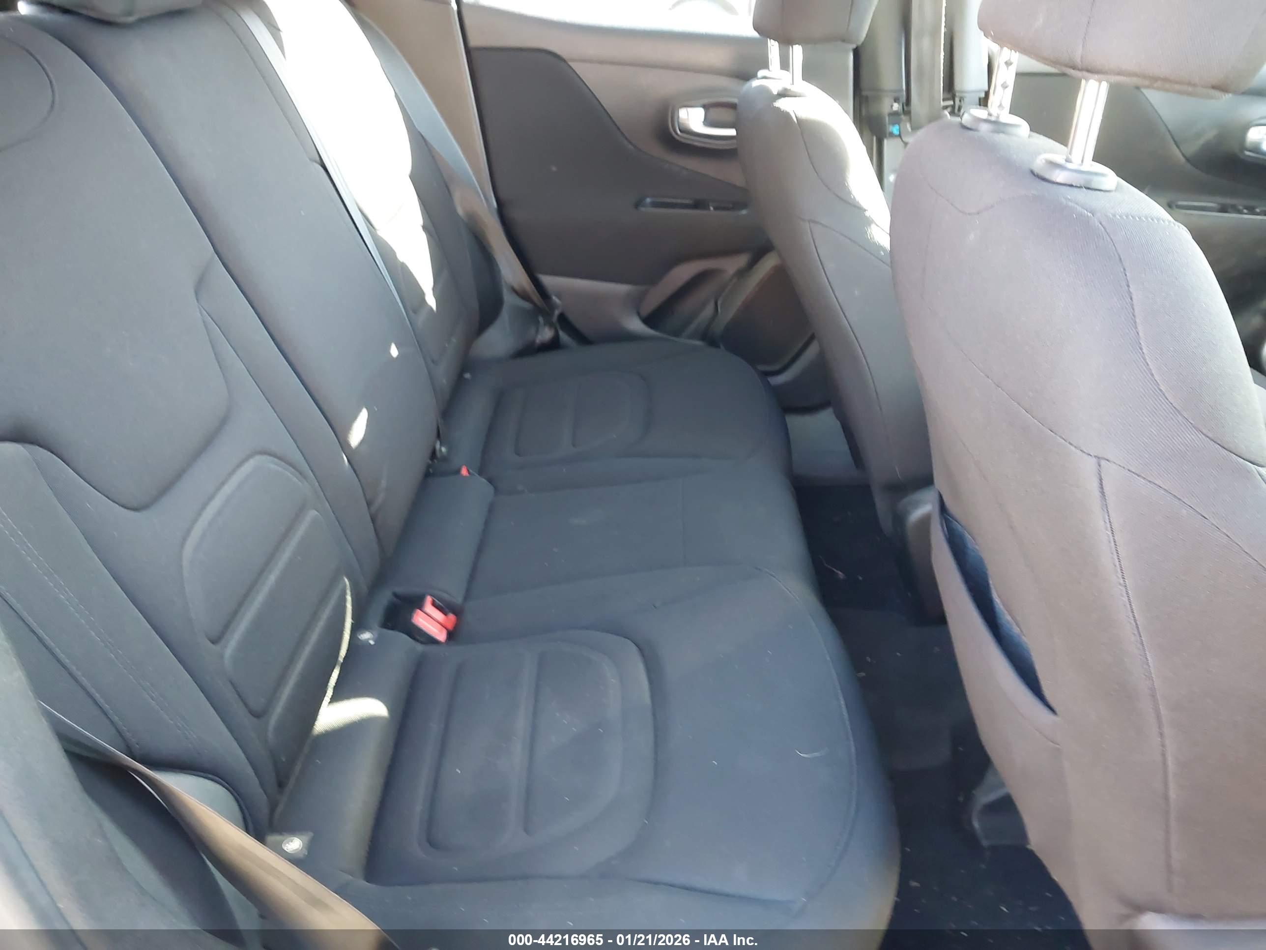 JEEP RENEGADE image 8