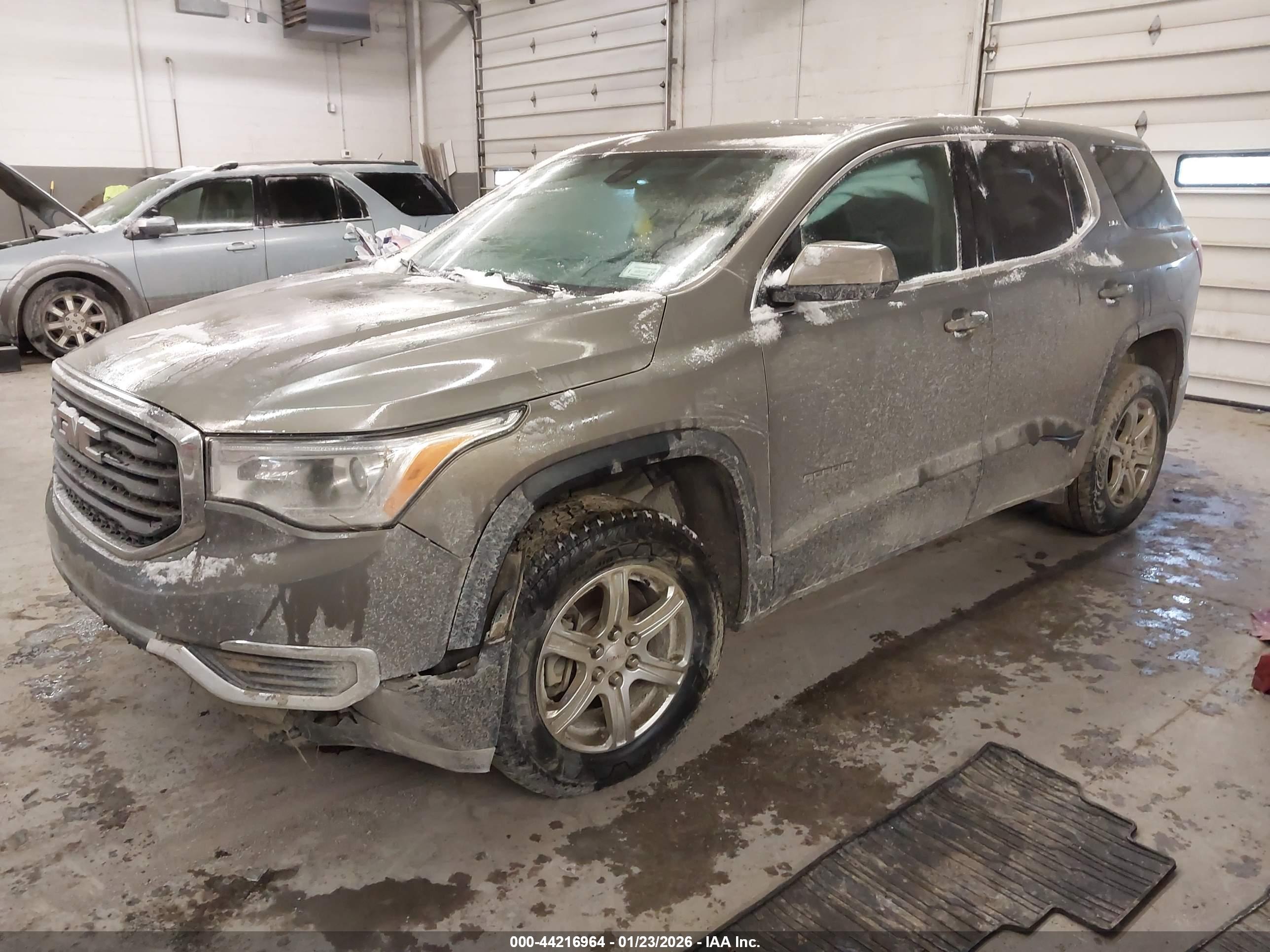 GMC ACADIA image 2