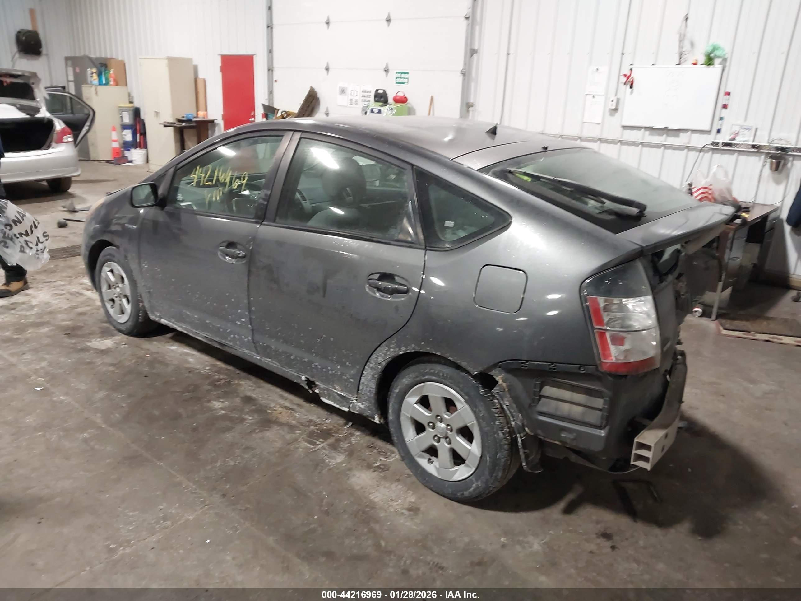TOYOTA PRIUS image 3