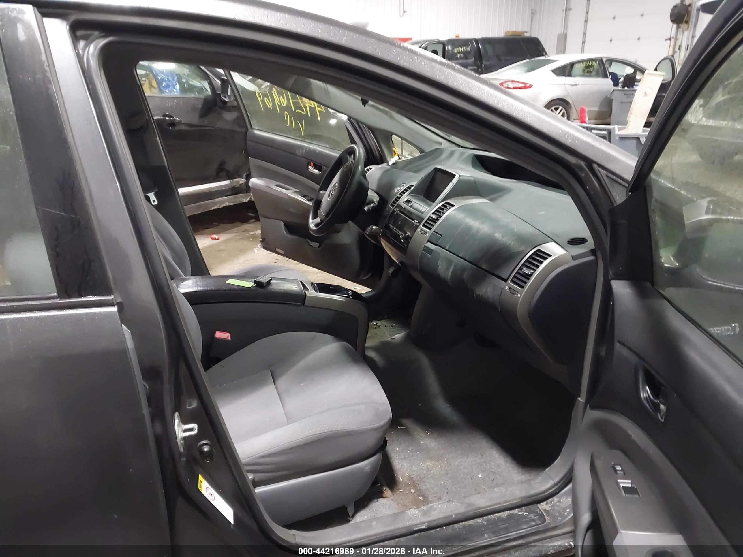 TOYOTA PRIUS image 5