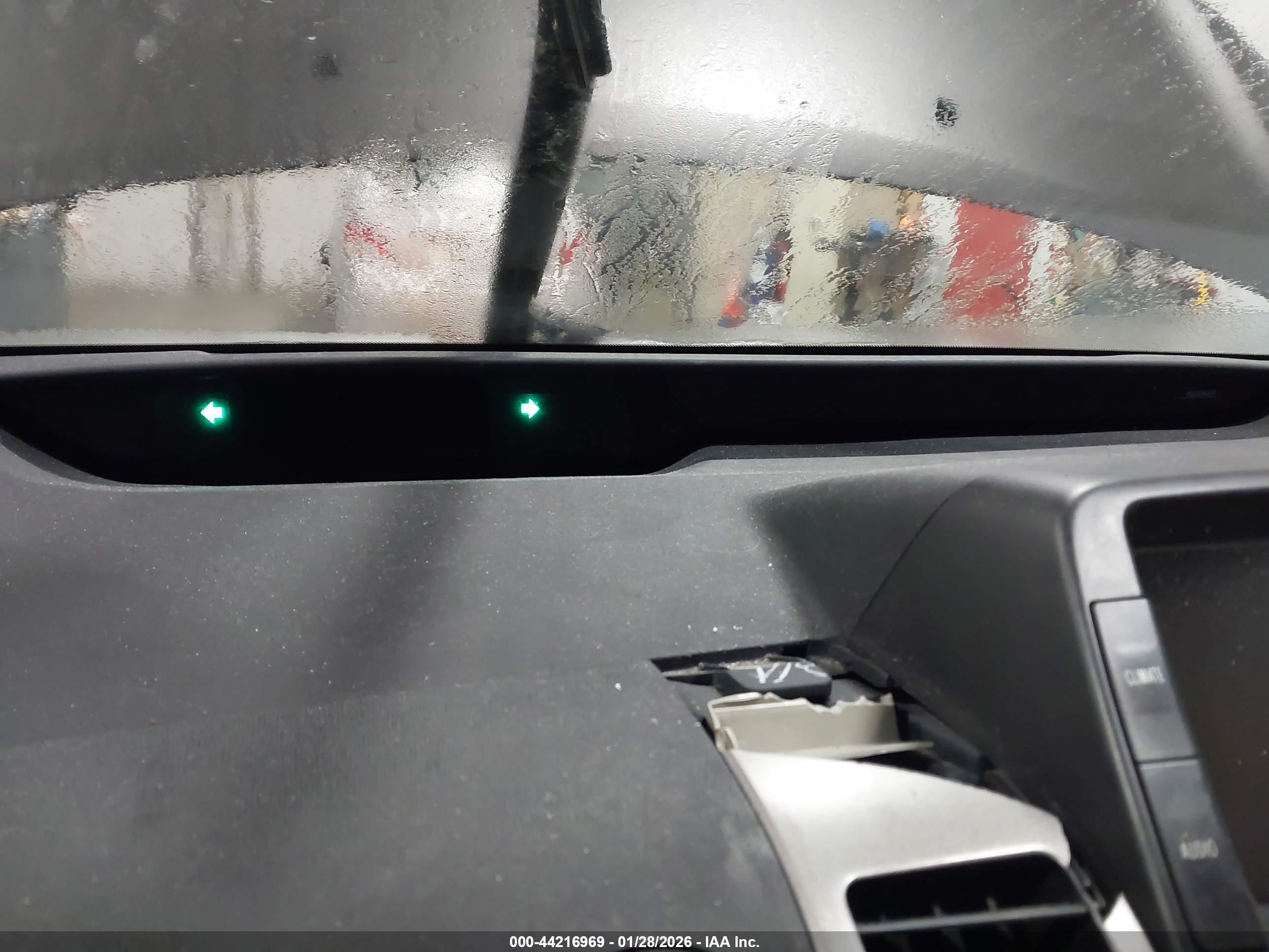 TOYOTA PRIUS image 7