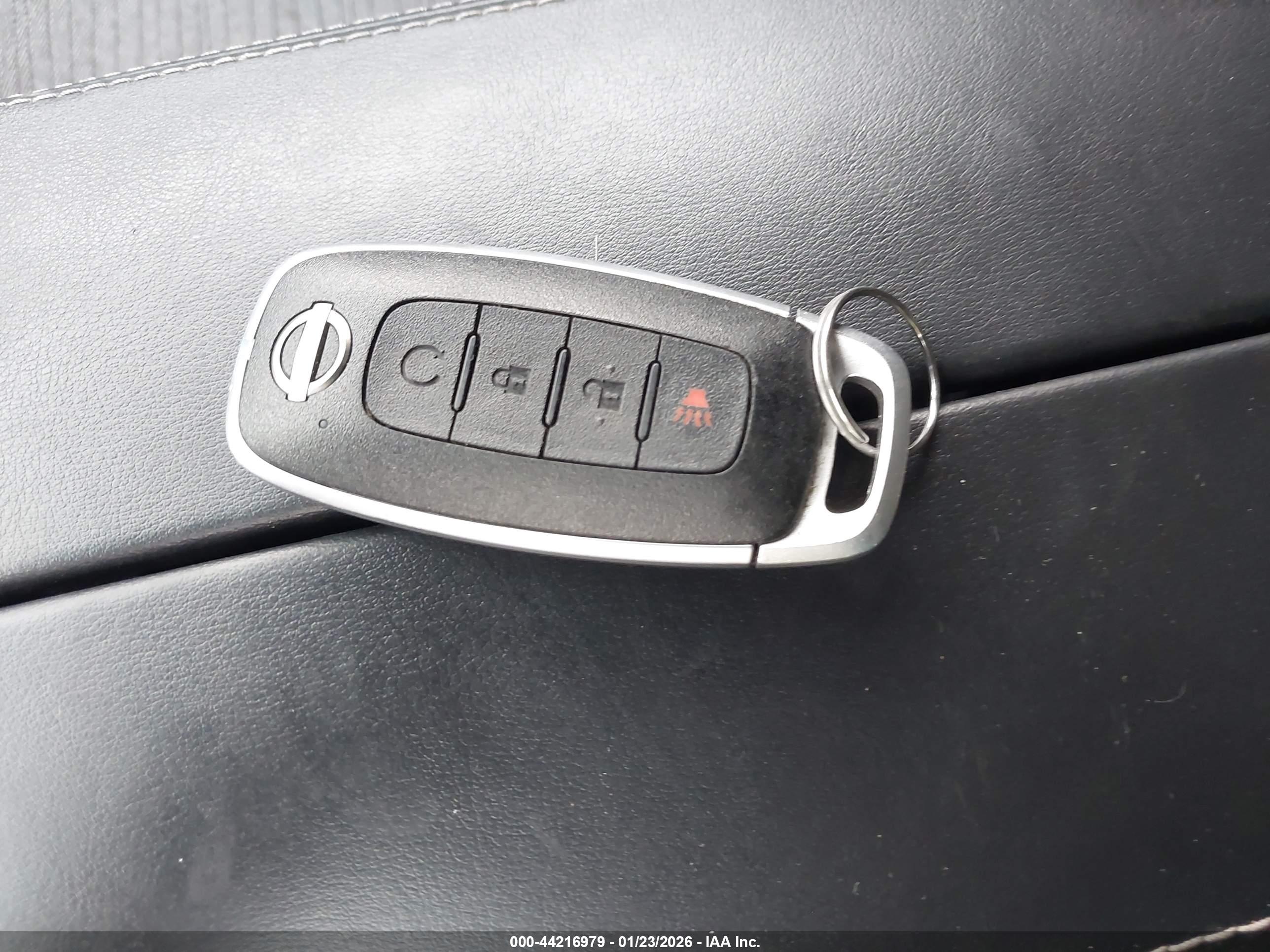 NISSAN ROGUE image 11