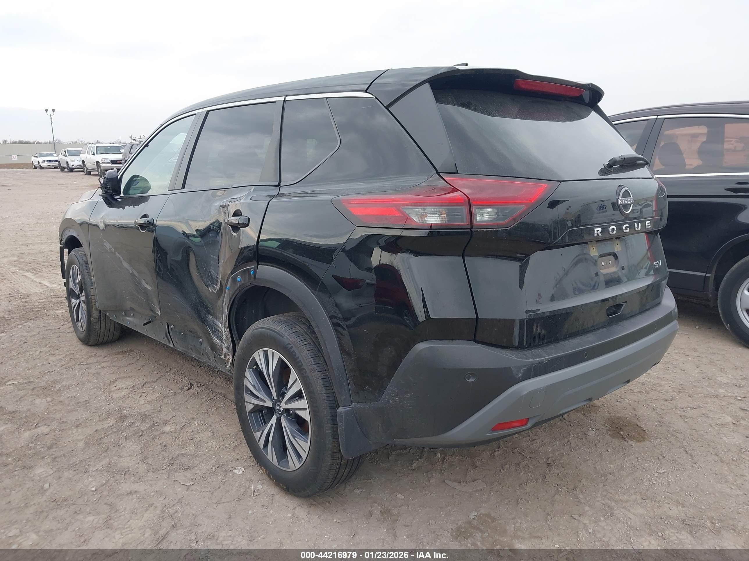 NISSAN ROGUE image 3