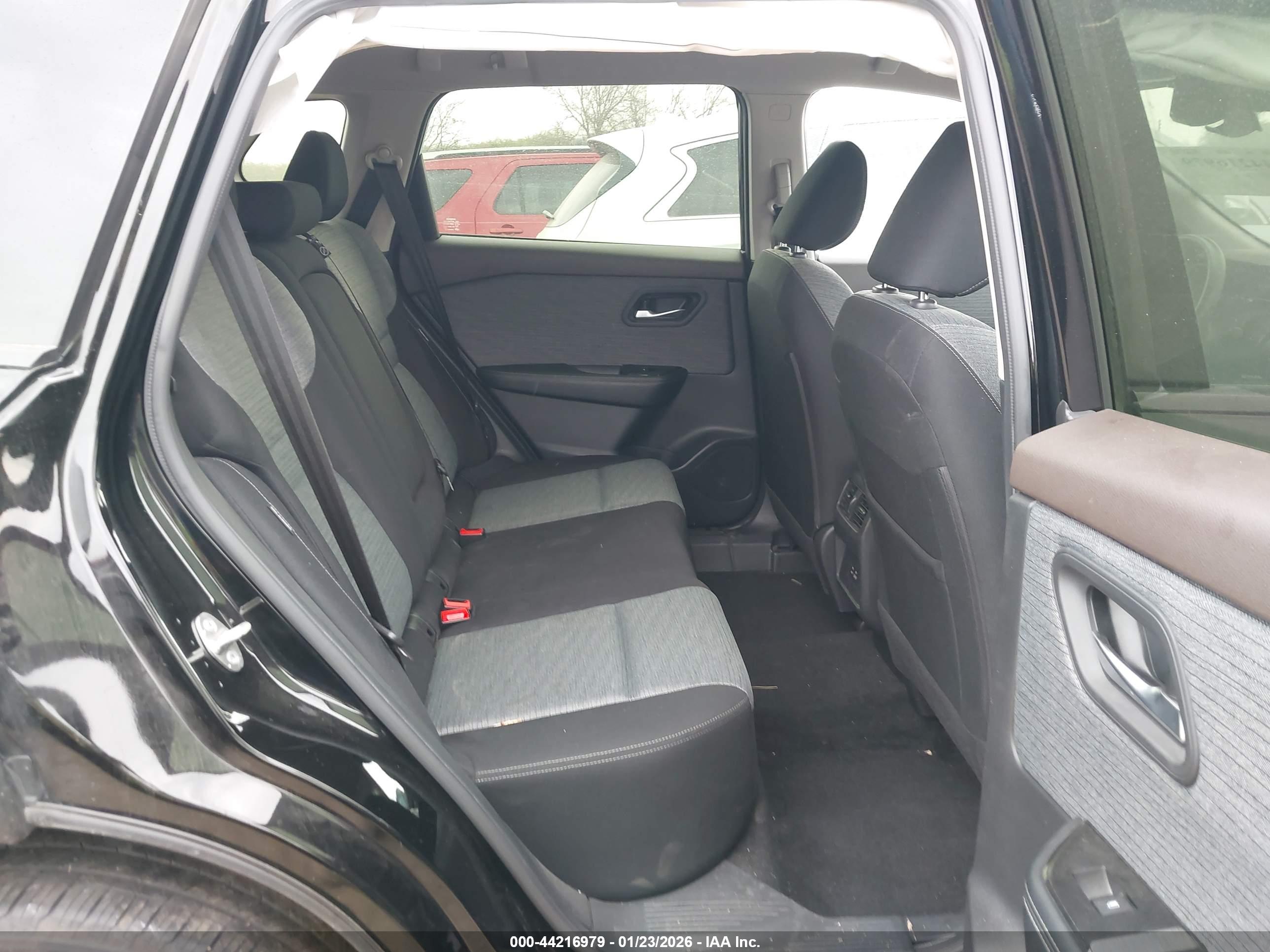 NISSAN ROGUE image 8