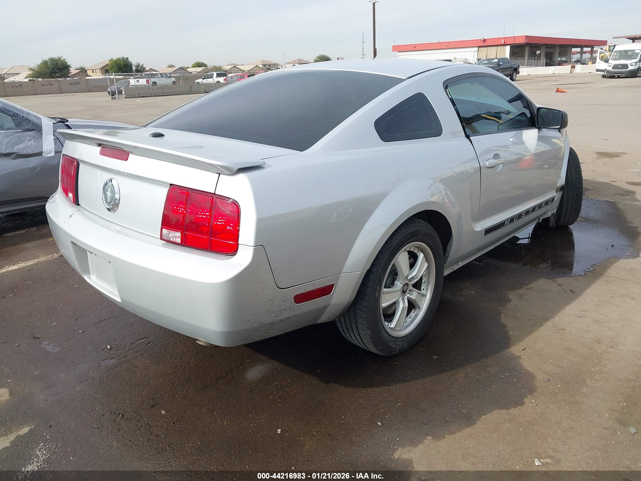 FORD MUSTANG image 4