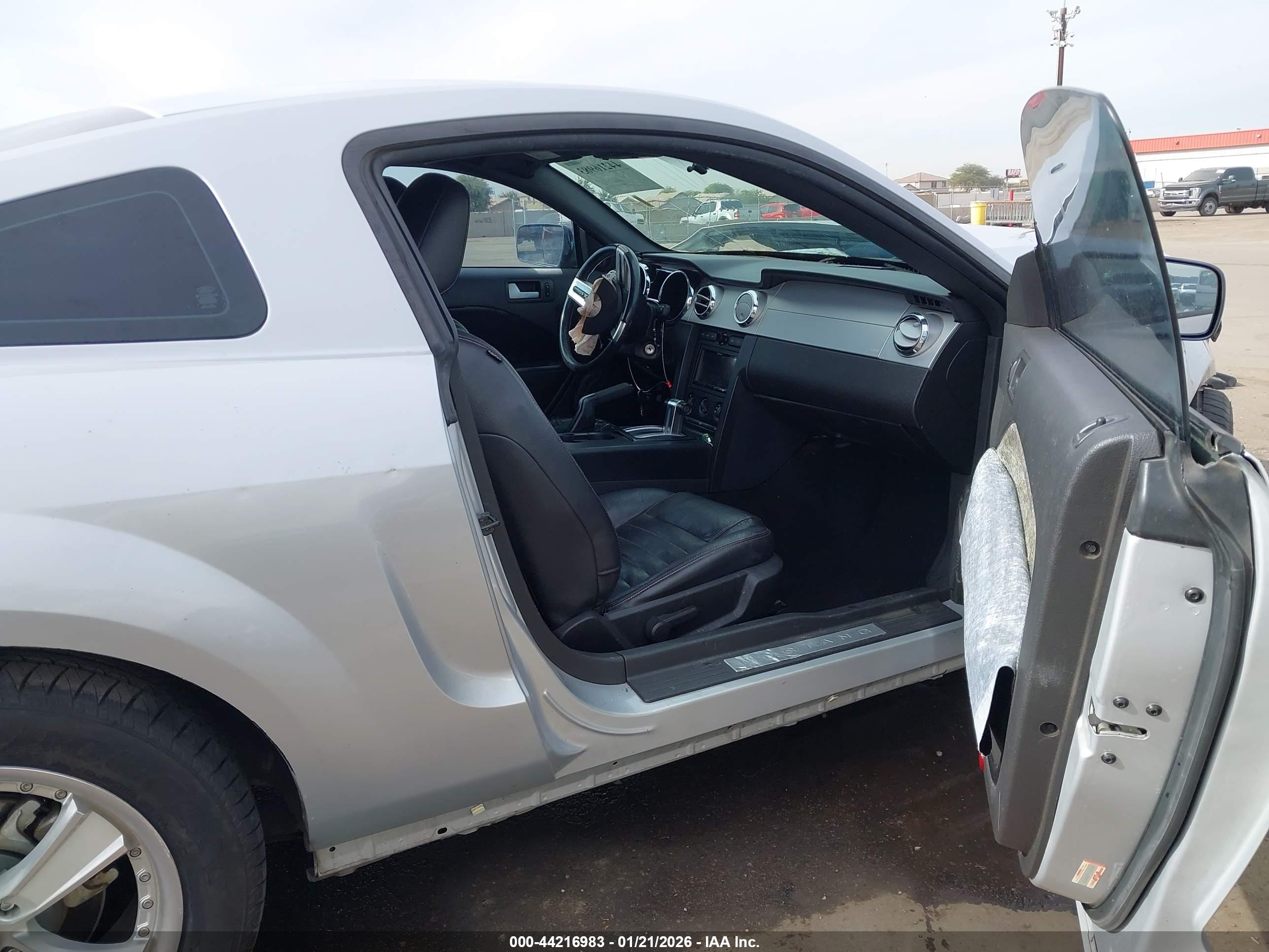 FORD MUSTANG image 5