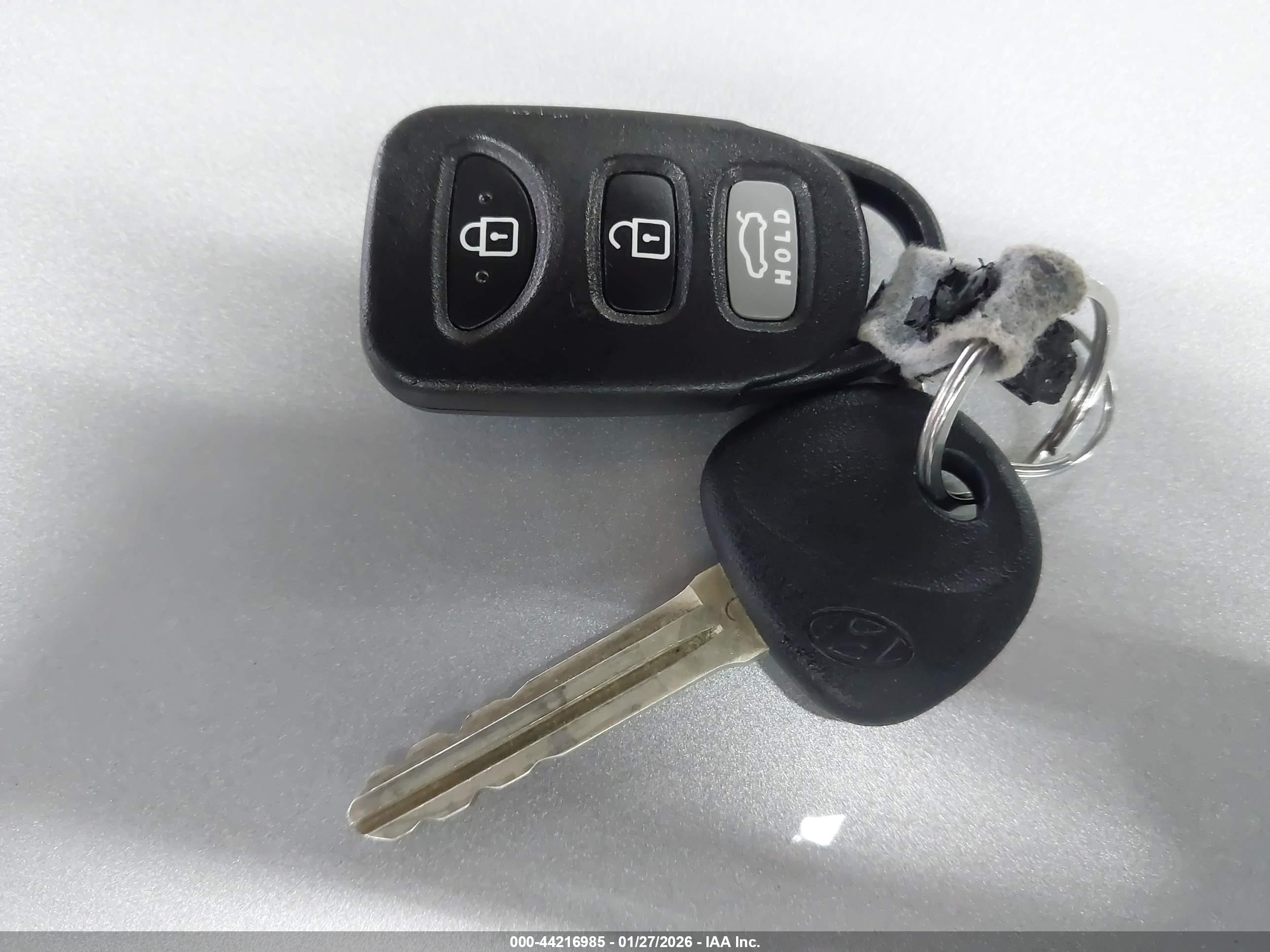 HYUNDAI ELANTRA image 11
