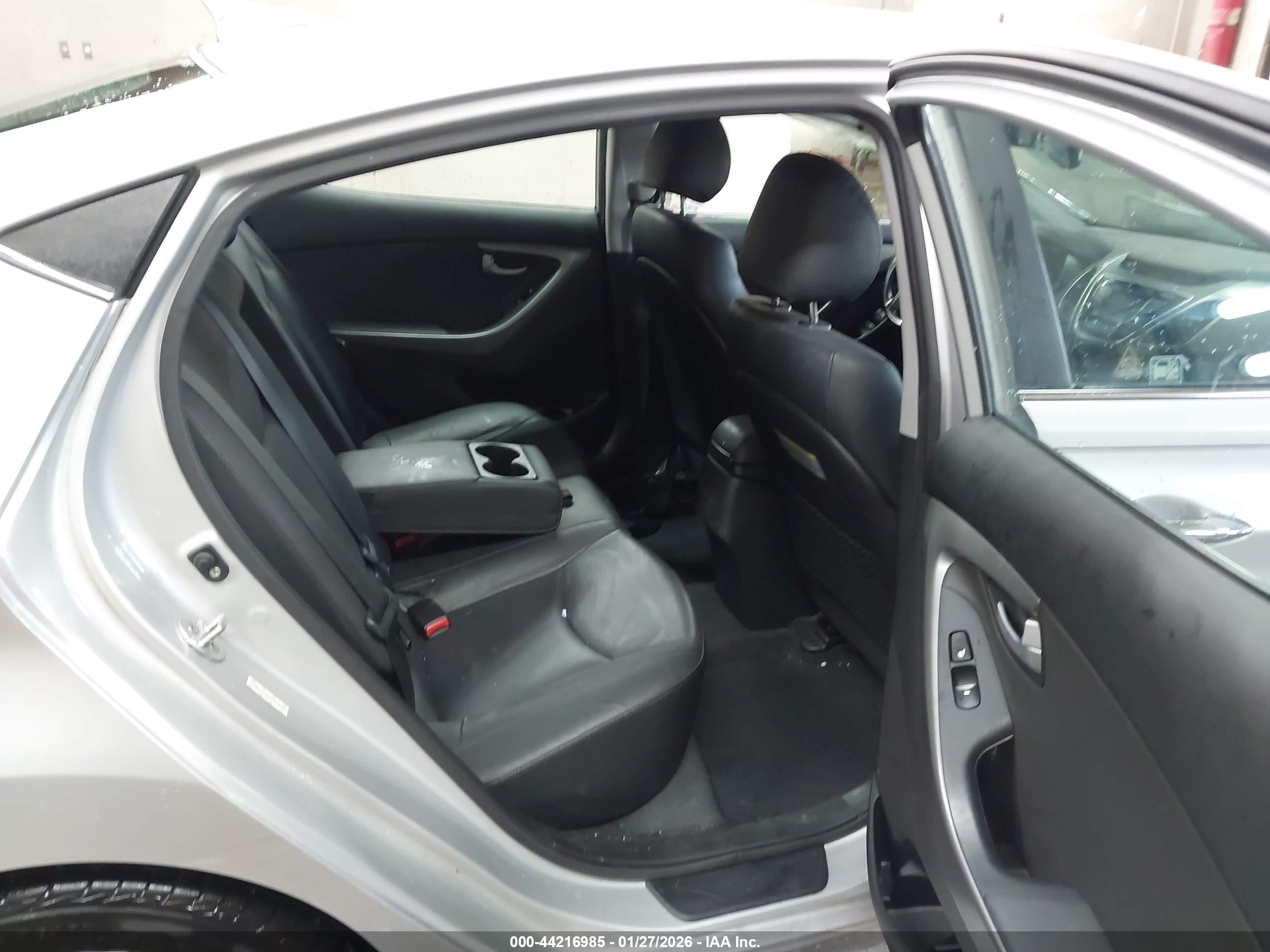 HYUNDAI ELANTRA image 8