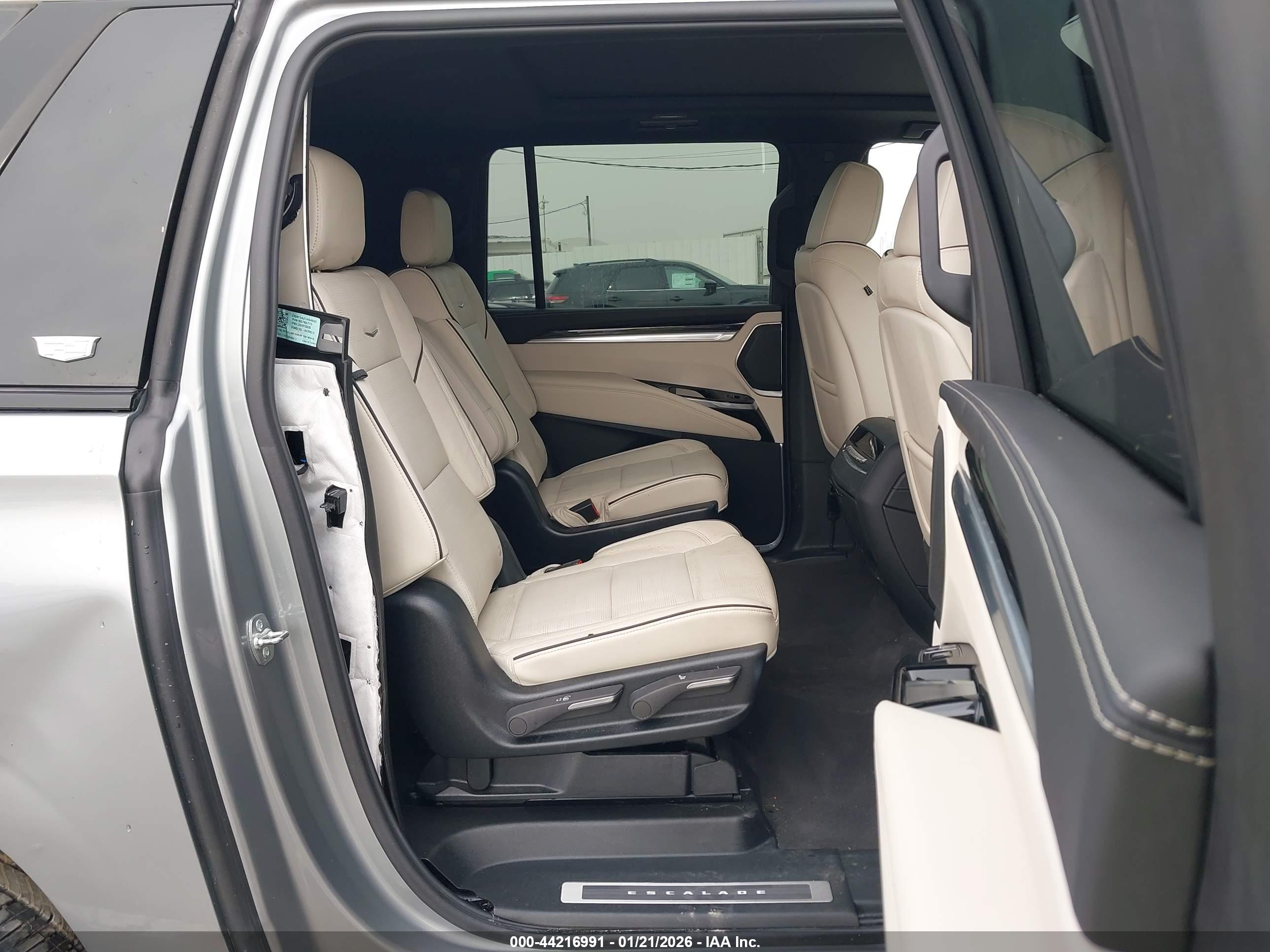 CADILLAC ESCALADE image 8