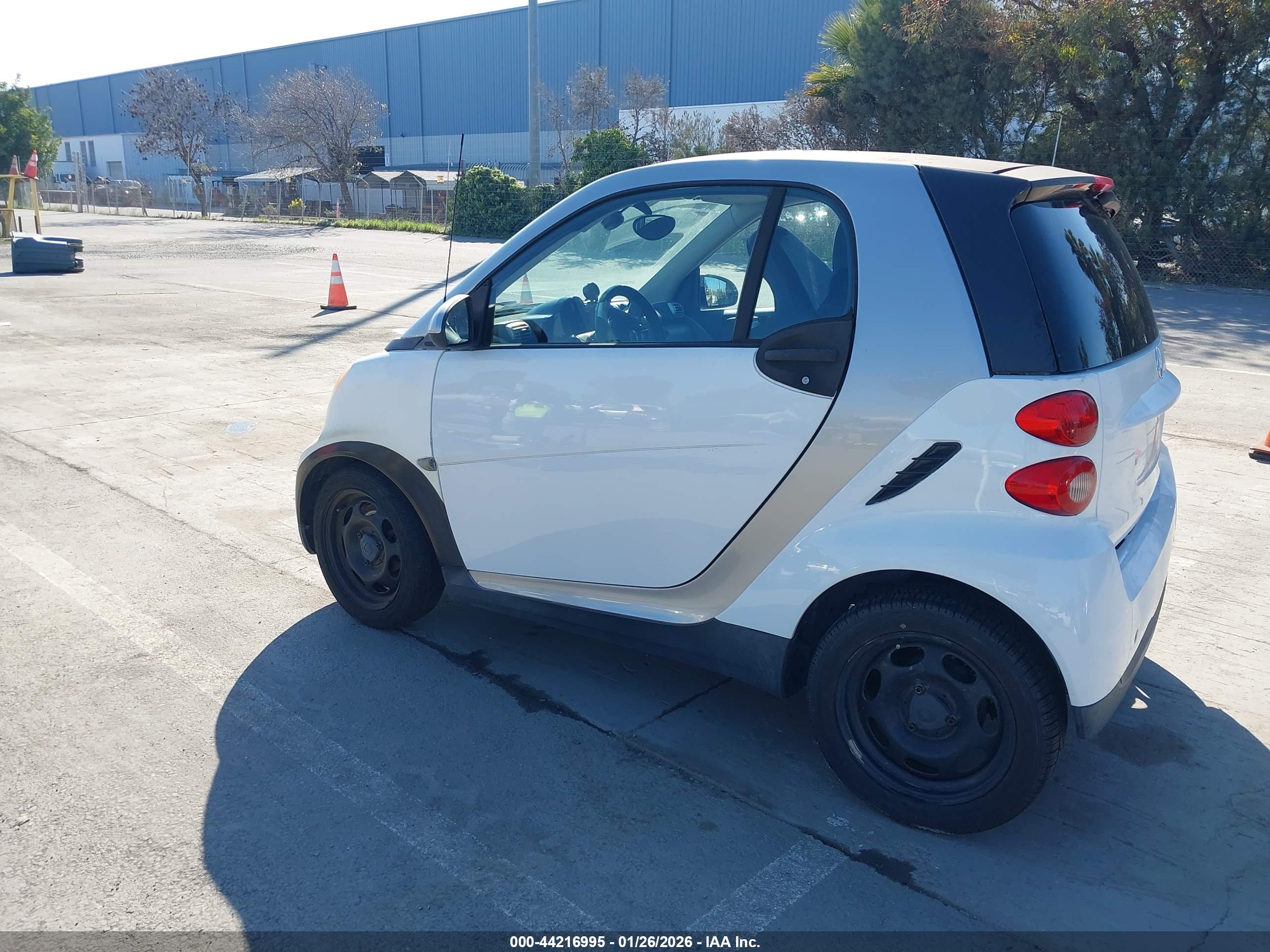 SMART FORTWO image 3