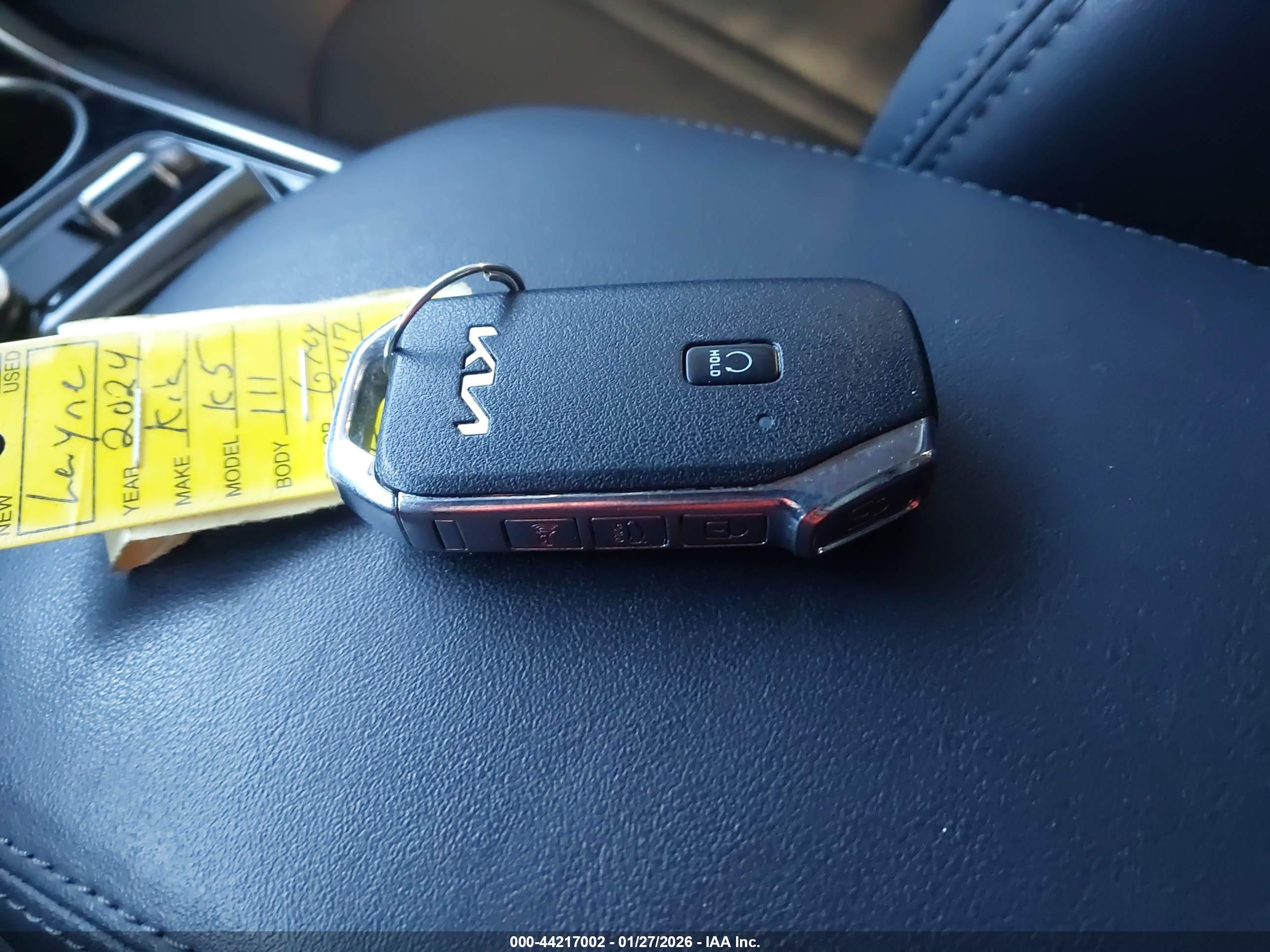 KIA K5 image 11