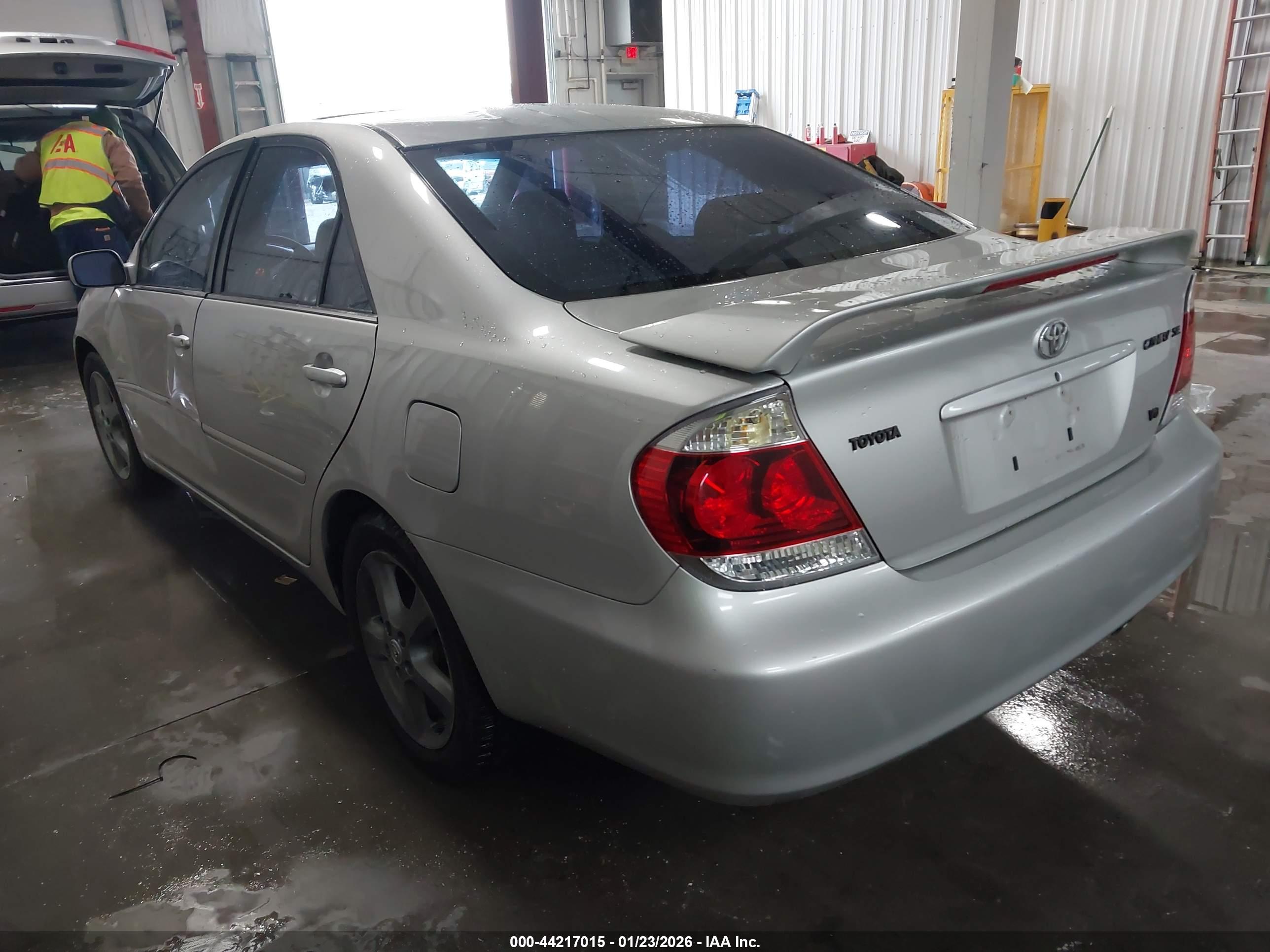 TOYOTA CAMRY image 3