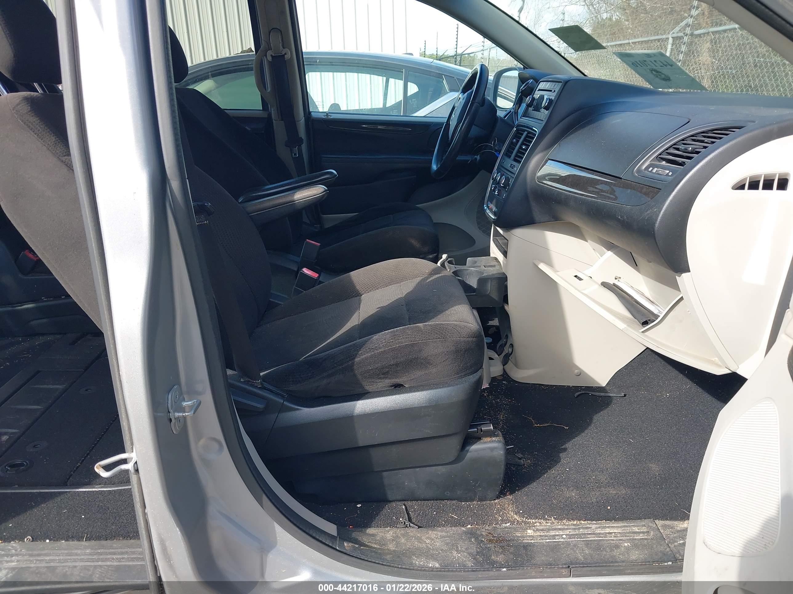 DODGE GRAND image 5