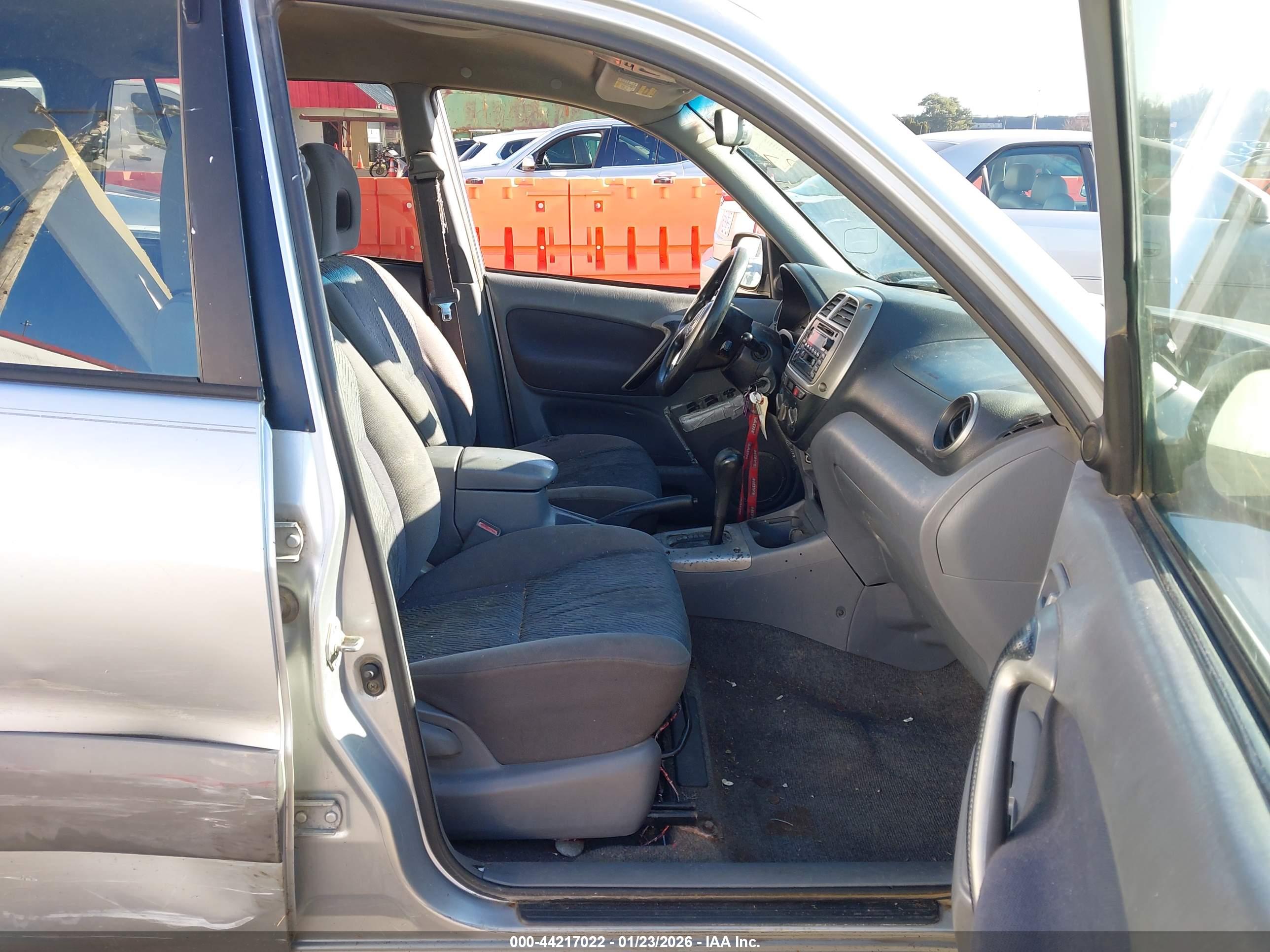 TOYOTA RAV4 image 5