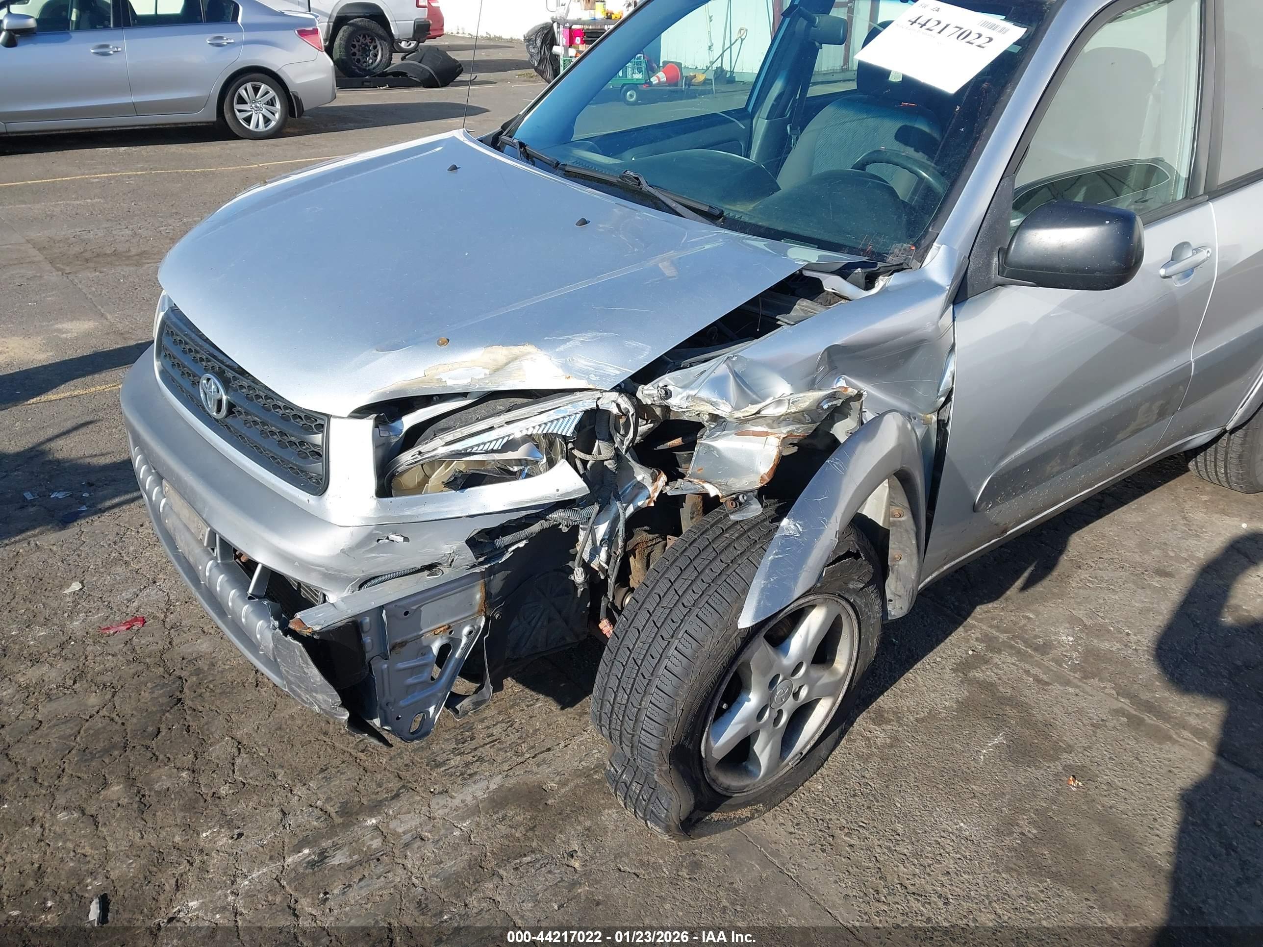 TOYOTA RAV4 image 6