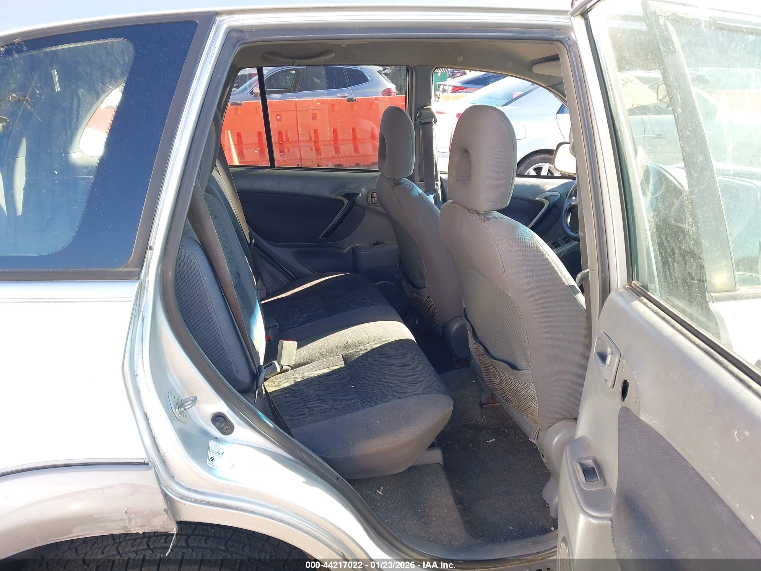 TOYOTA RAV4 image 8