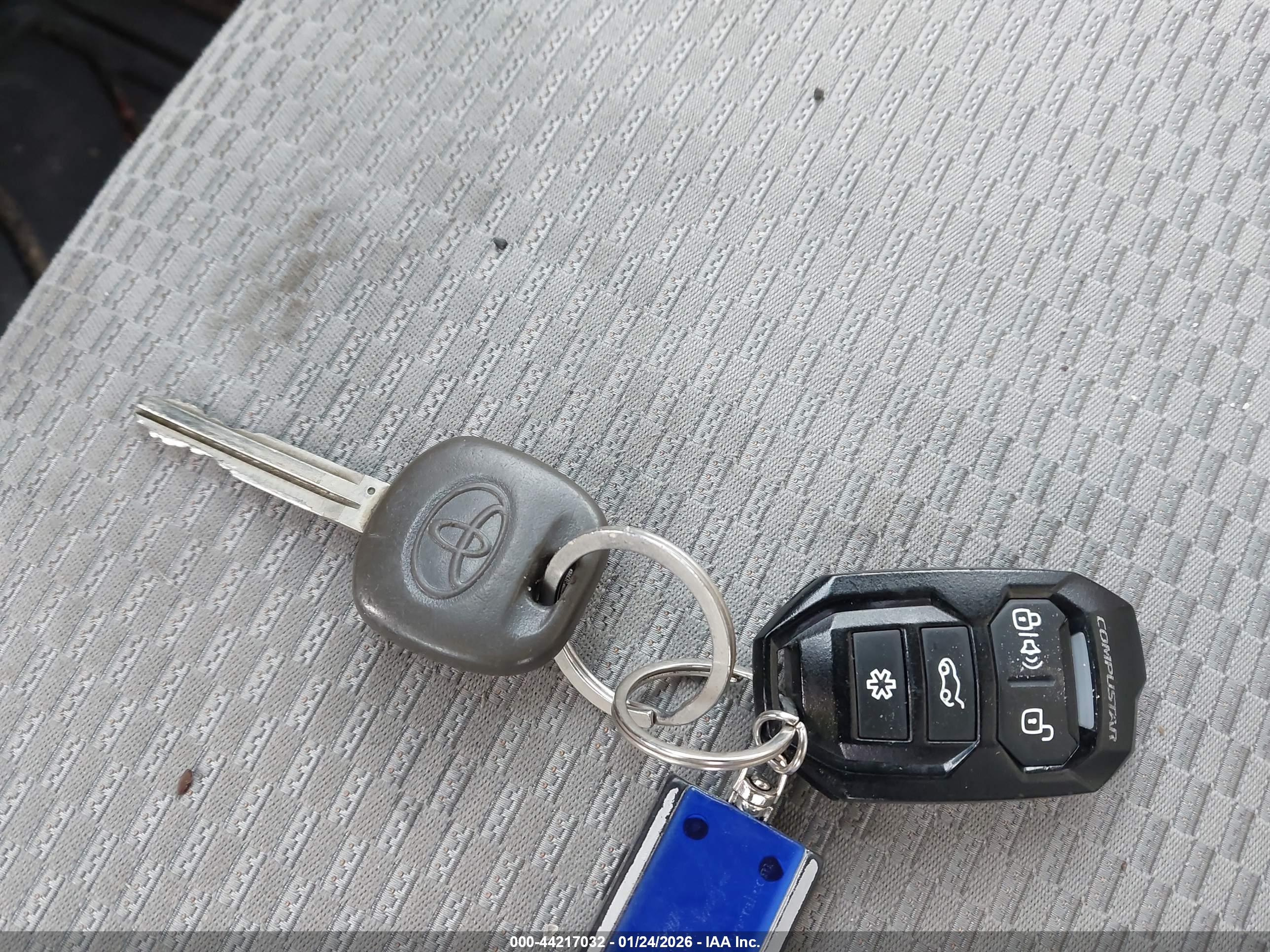TOYOTA RAV4 image 11