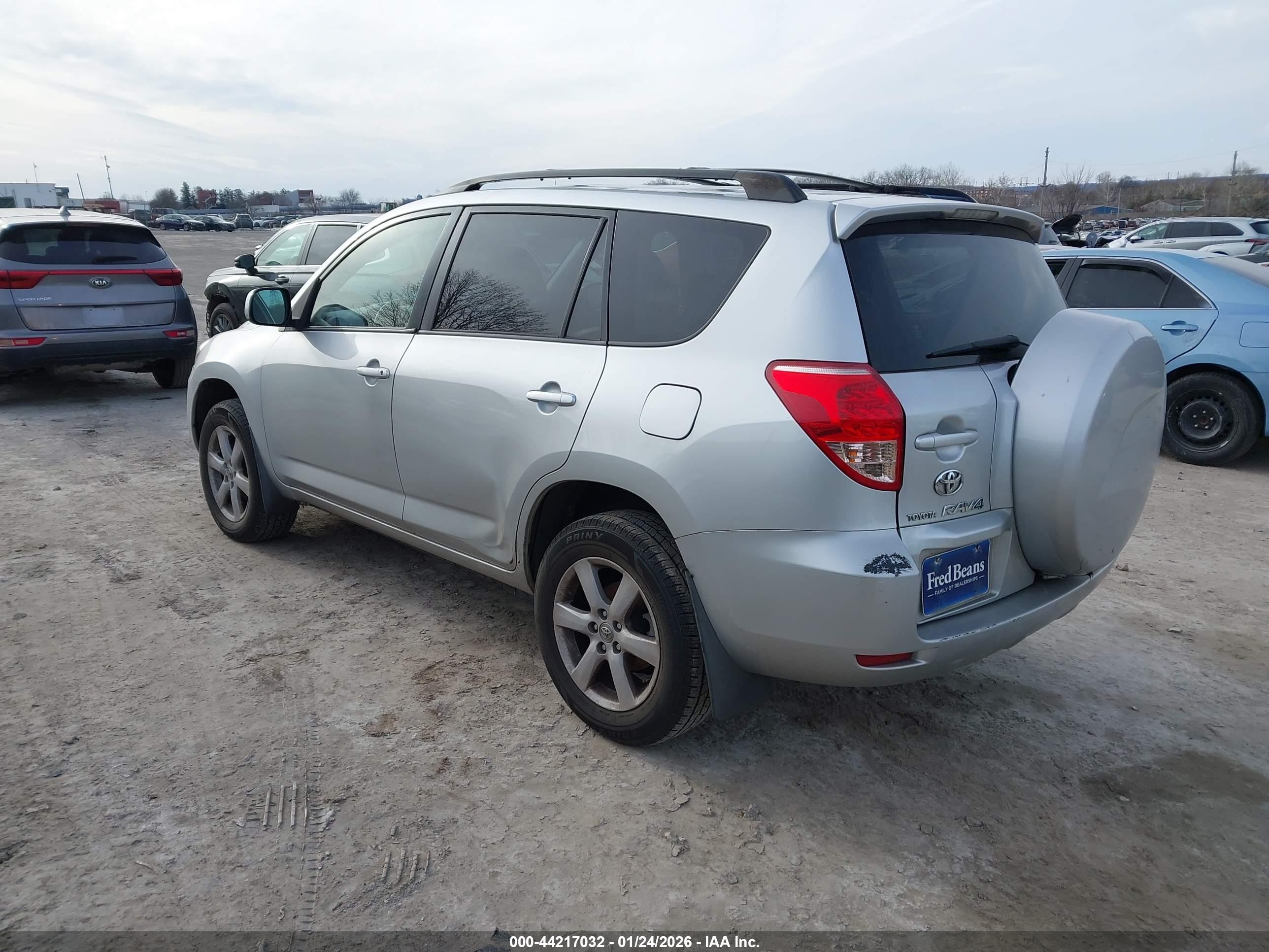 TOYOTA RAV4 image 3
