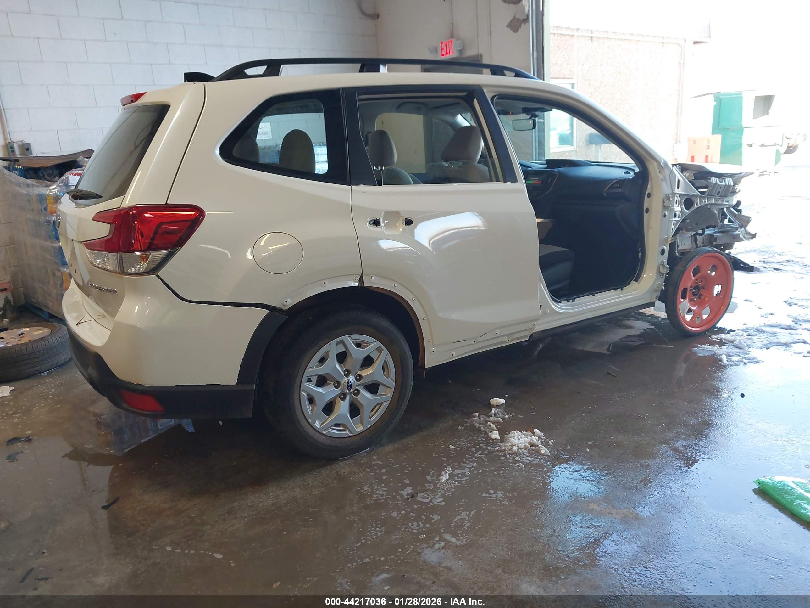SUBARU FORESTER image 4
