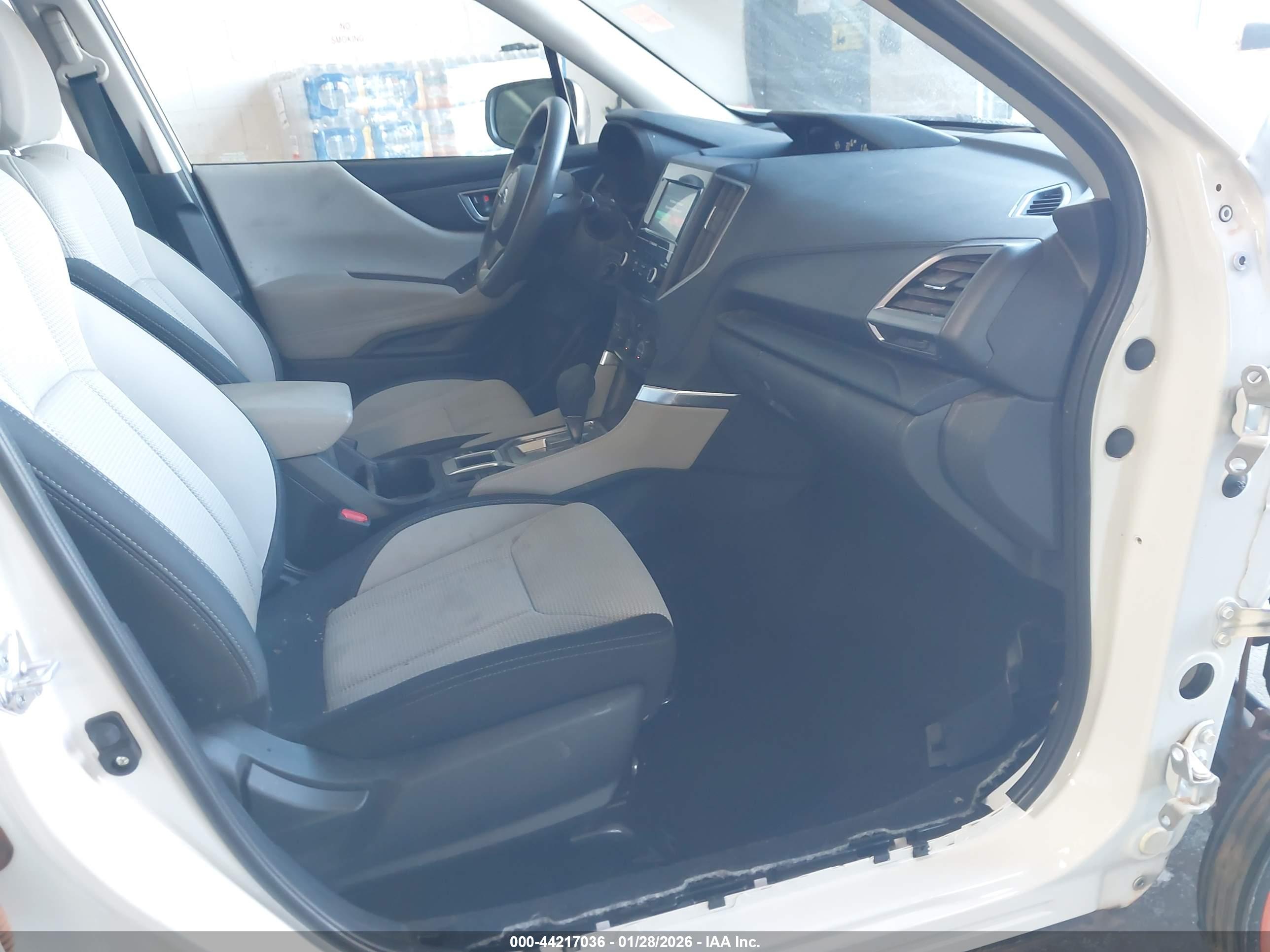 SUBARU FORESTER image 5