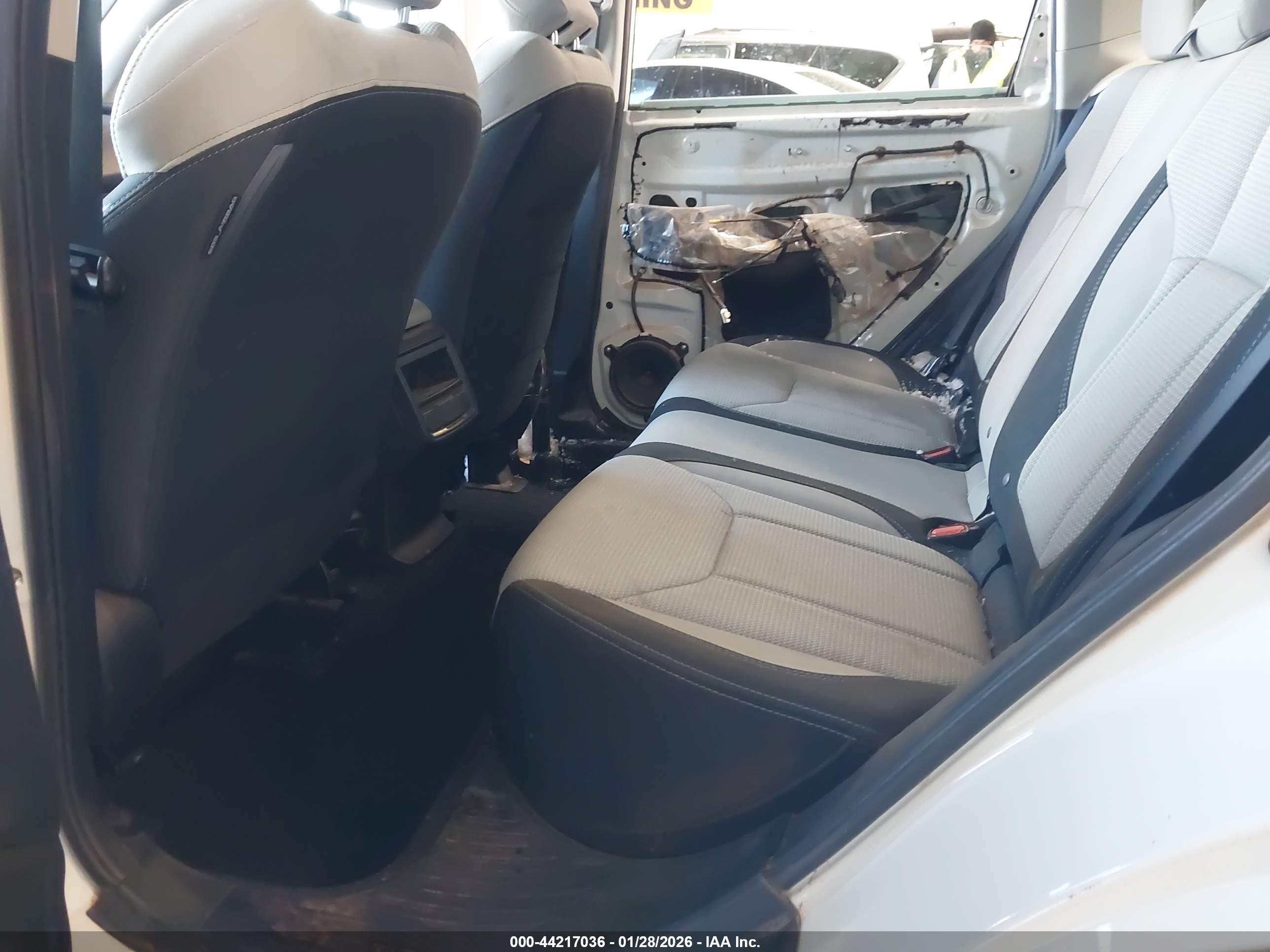 SUBARU FORESTER image 8