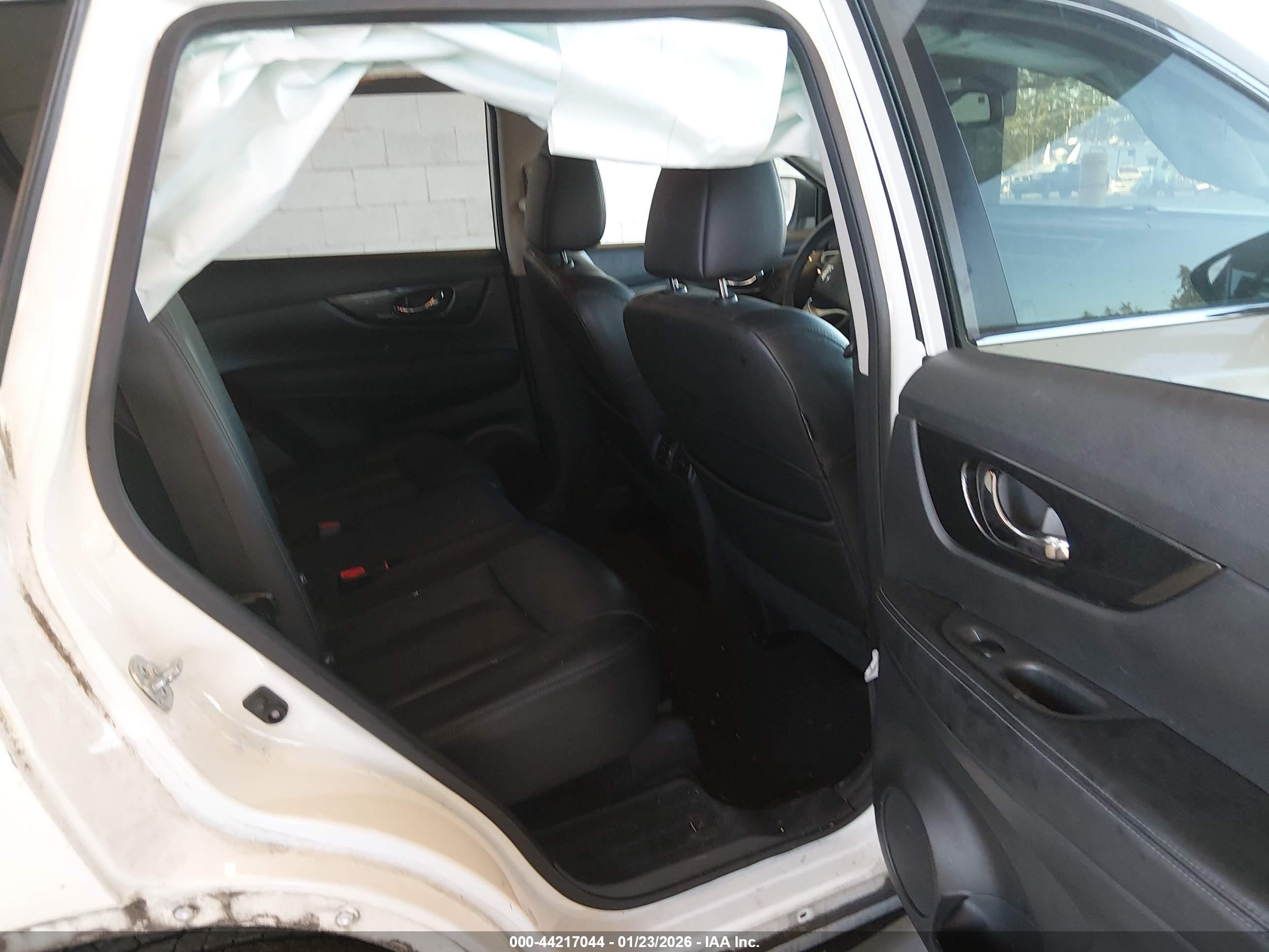 NISSAN ROGUE image 8