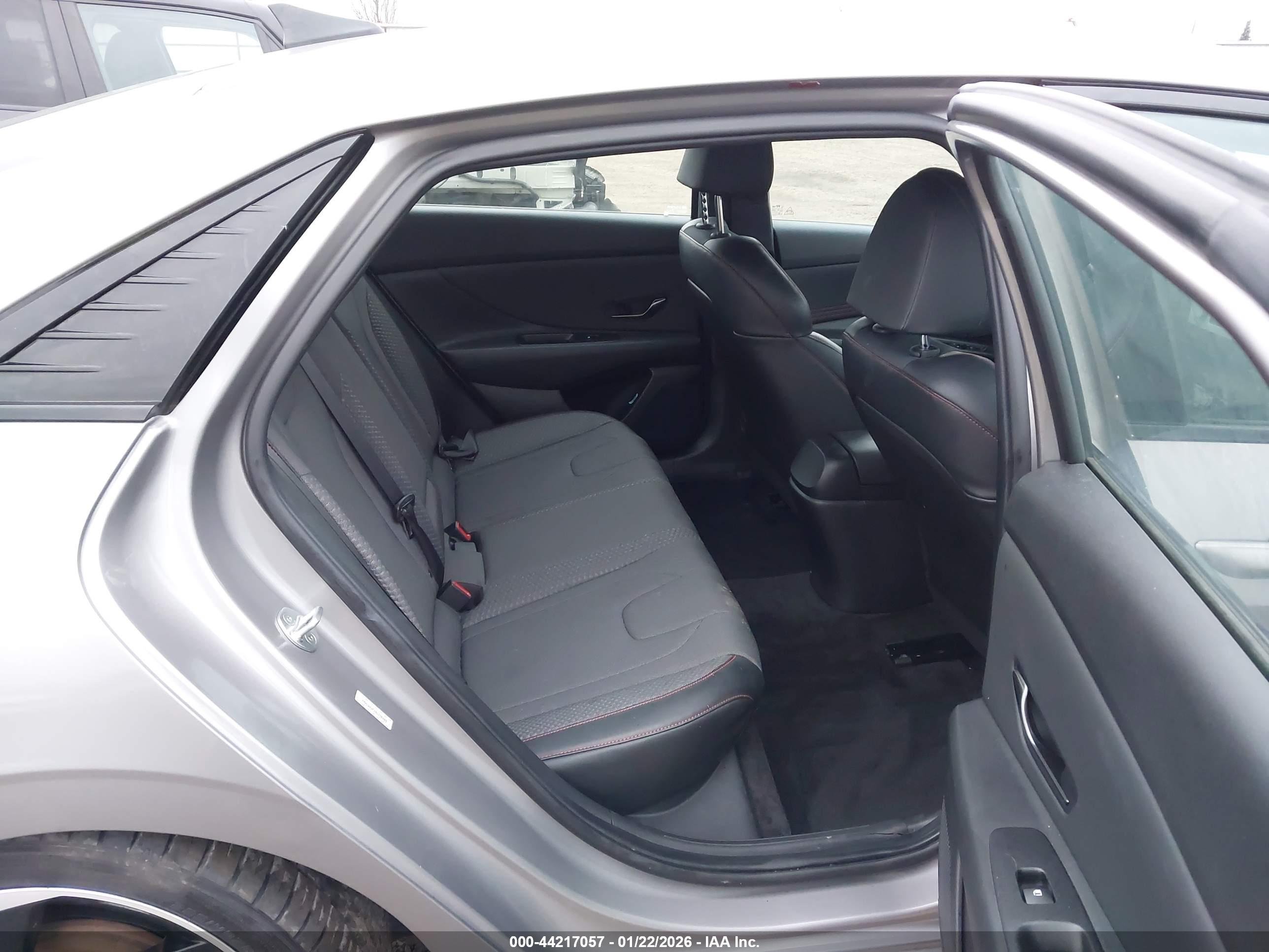 HYUNDAI ELANTRA image 8